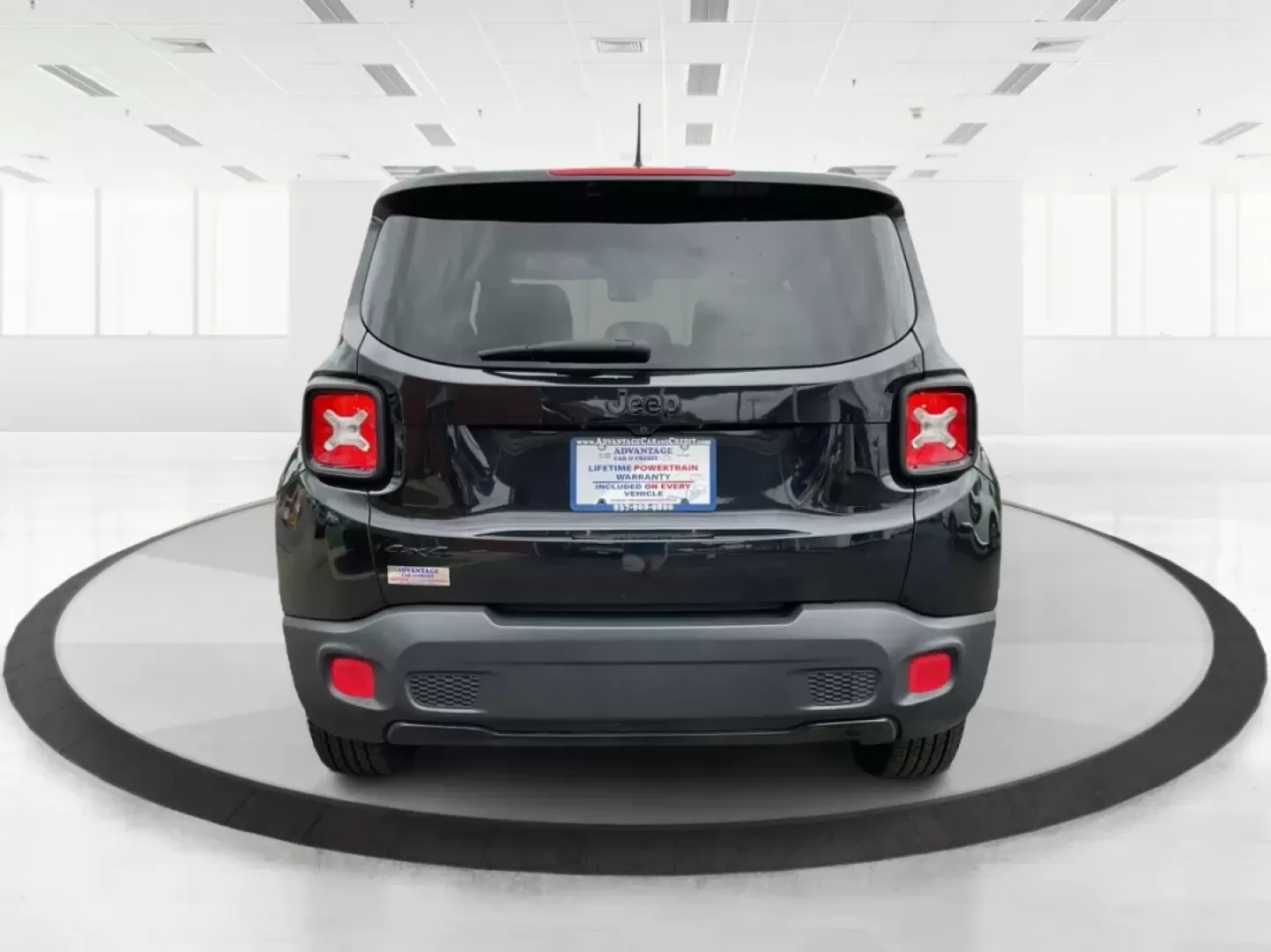 2016 Jeep Renegade Justice (ZACCJBBT4GP) with an Tigershark MultiAir 2.4L I-4 variable valve contro engine, located at 1230 East Main St, Xenia, OH, 45385, (937) 908-9800, 39.688026, -83.910172 - ### Adventure Awaits with the 2016 Jeep Renegade Justice at Advantage Car and Credit - Xenia!<br /> <br /> Are you ready to tackle your next adventure? Whether you're planning a weekend getaway with friends, navigating the hustle and bustle of daily commutes, or exploring the great outdoors, the 201 - Photo#3