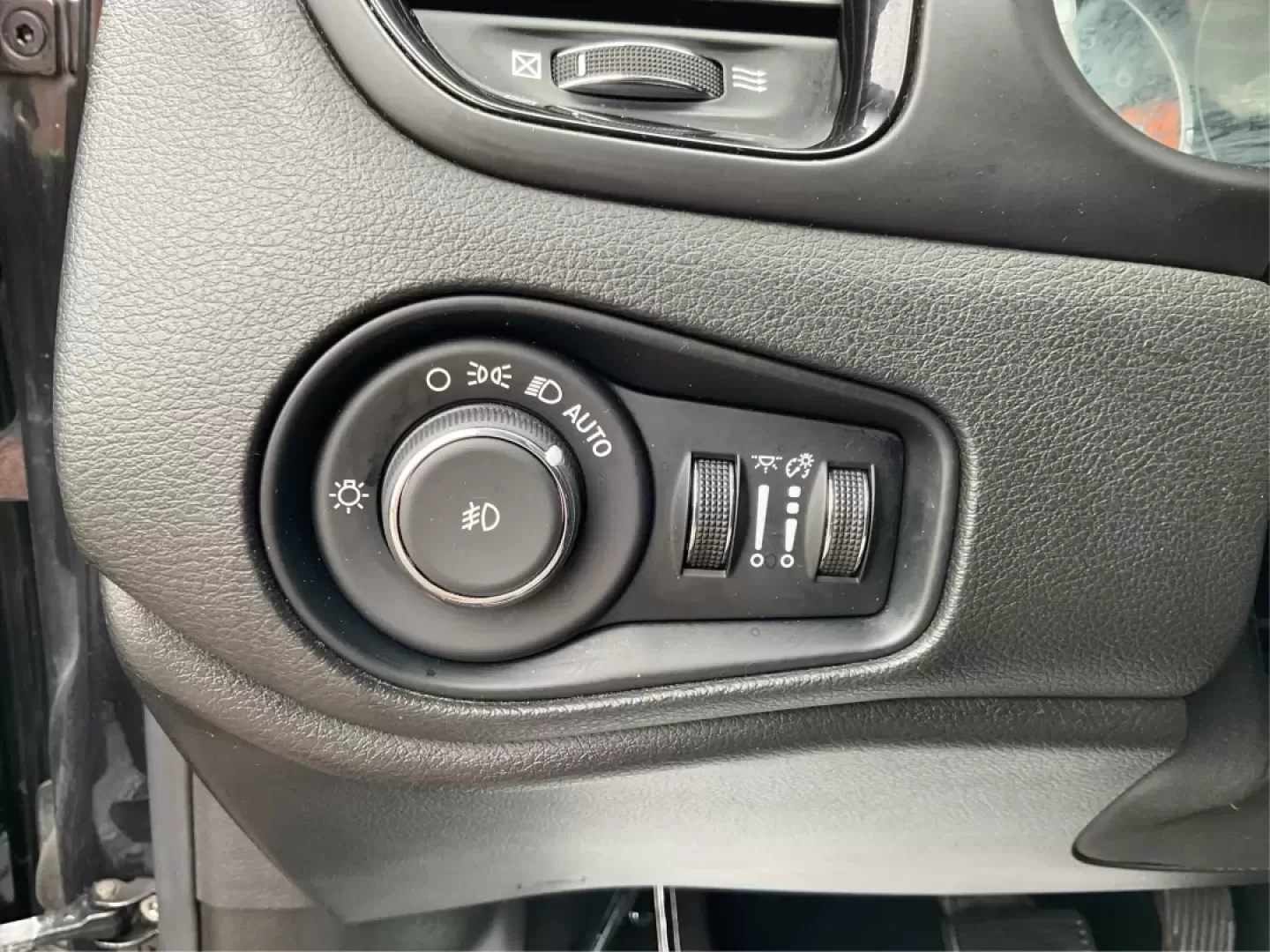 2016 Jeep Renegade Justice (ZACCJBBT4GP) with an Tigershark MultiAir 2.4L I-4 variable valve contro engine, located at 1230 East Main St, Xenia, OH, 45385, (937) 908-9800, 39.688026, -83.910172 - ### Adventure Awaits with the 2016 Jeep Renegade Justice at Advantage Car and Credit - Xenia!<br /> <br /> Are you ready to tackle your next adventure? Whether you're planning a weekend getaway with friends, navigating the hustle and bustle of daily commutes, or exploring the great outdoors, the 201 - Photo#16