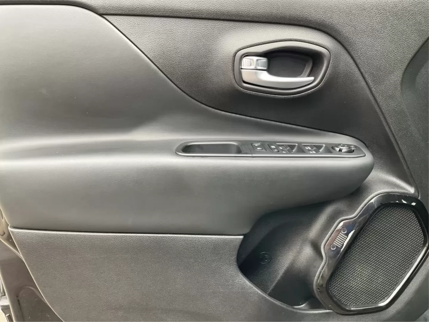 2016 Jeep Renegade Justice (ZACCJBBT4GP) with an Tigershark MultiAir 2.4L I-4 variable valve contro engine, located at 1230 East Main St, Xenia, OH, 45385, (937) 908-9800, 39.688026, -83.910172 - ### Adventure Awaits with the 2016 Jeep Renegade Justice at Advantage Car and Credit - Xenia!<br /> <br /> Are you ready to tackle your next adventure? Whether you're planning a weekend getaway with friends, navigating the hustle and bustle of daily commutes, or exploring the great outdoors, the 201 - Photo#18