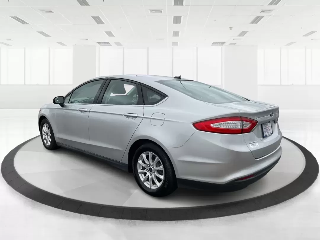 2016 Ford Fusion S (3FA6P0G72GR) with an Duratec 2.5L I-4 DOHC engine, located at 1184 Kauffman Ave, Fairborn, OH, 45324, (937) 908-9800, 39.807072, -84.030914 - Discover the perfect blend of style, comfort, and reliability with this **2016 Ford Fusion**-ideal for your daily commutes, family outings, or weekend adventures. If you're searching for a dependable sedan that won't break the bank, this vehicle is just what you need. It's great for growing families - Photo#4