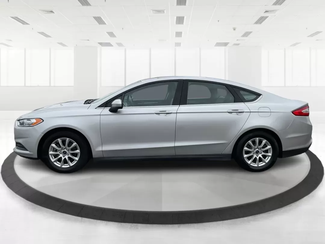 2016 Ford Fusion S (3FA6P0G72GR) with an Duratec 2.5L I-4 DOHC engine, located at 1184 Kauffman Ave, Fairborn, OH, 45324, (937) 908-9800, 39.807072, -84.030914 - Discover the perfect blend of style, comfort, and reliability with this **2016 Ford Fusion**-ideal for your daily commutes, family outings, or weekend adventures. If you're searching for a dependable sedan that won't break the bank, this vehicle is just what you need. It's great for growing families - Photo#5