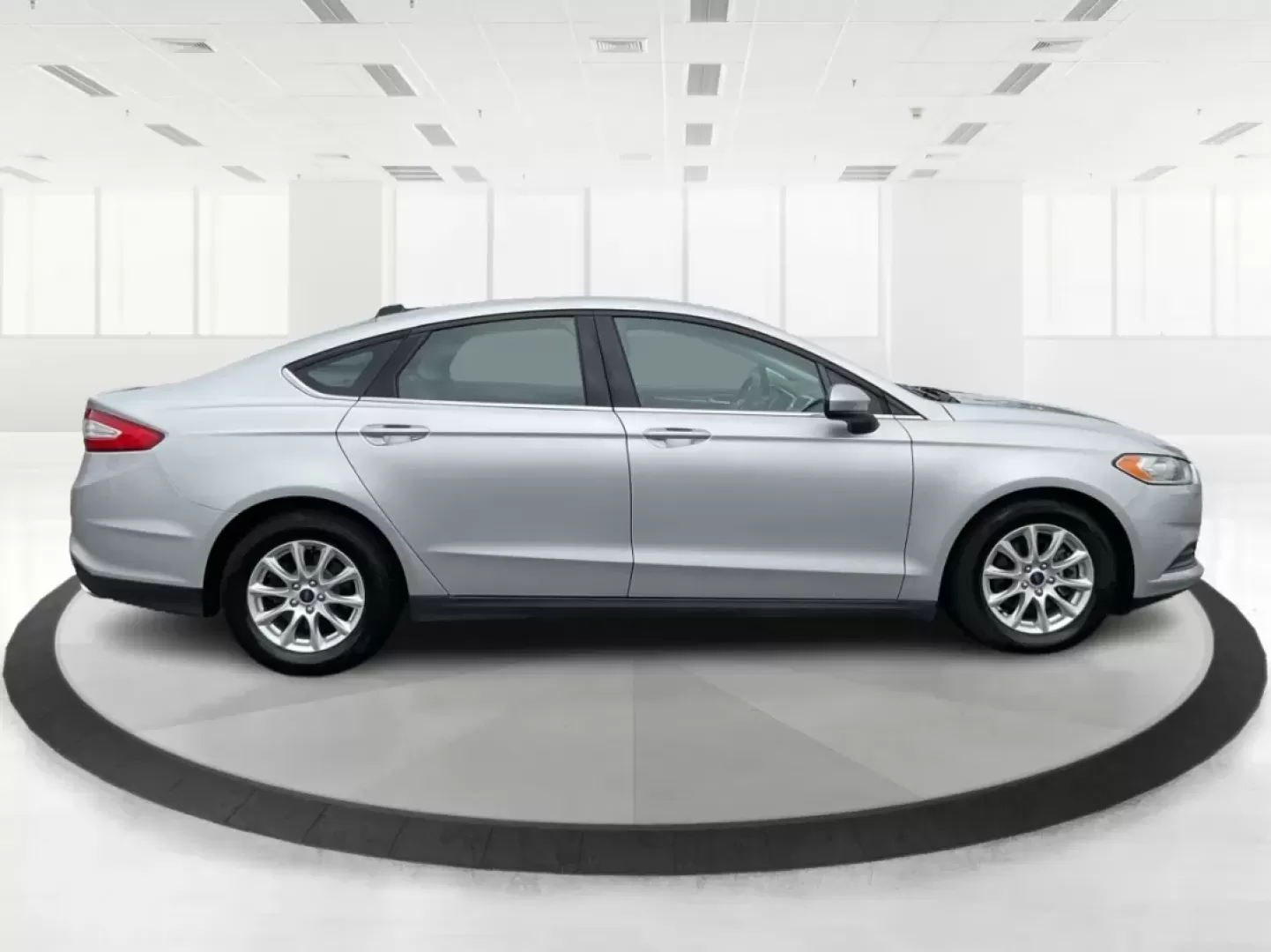 2016 Ford Fusion S (3FA6P0G72GR) with an Duratec 2.5L I-4 DOHC engine, located at 1230 East Main St, Xenia, OH, 45385, (937) 908-9800, 39.688026, -83.910172 - Discover the perfect blend of style, comfort, and reliability with this **2016 Ford Fusion**-ideal for your daily commutes, family outings, or weekend adventures. If you're searching for a dependable sedan that won't break the bank, this vehicle is just what you need. It's great for growing families - Photo#1