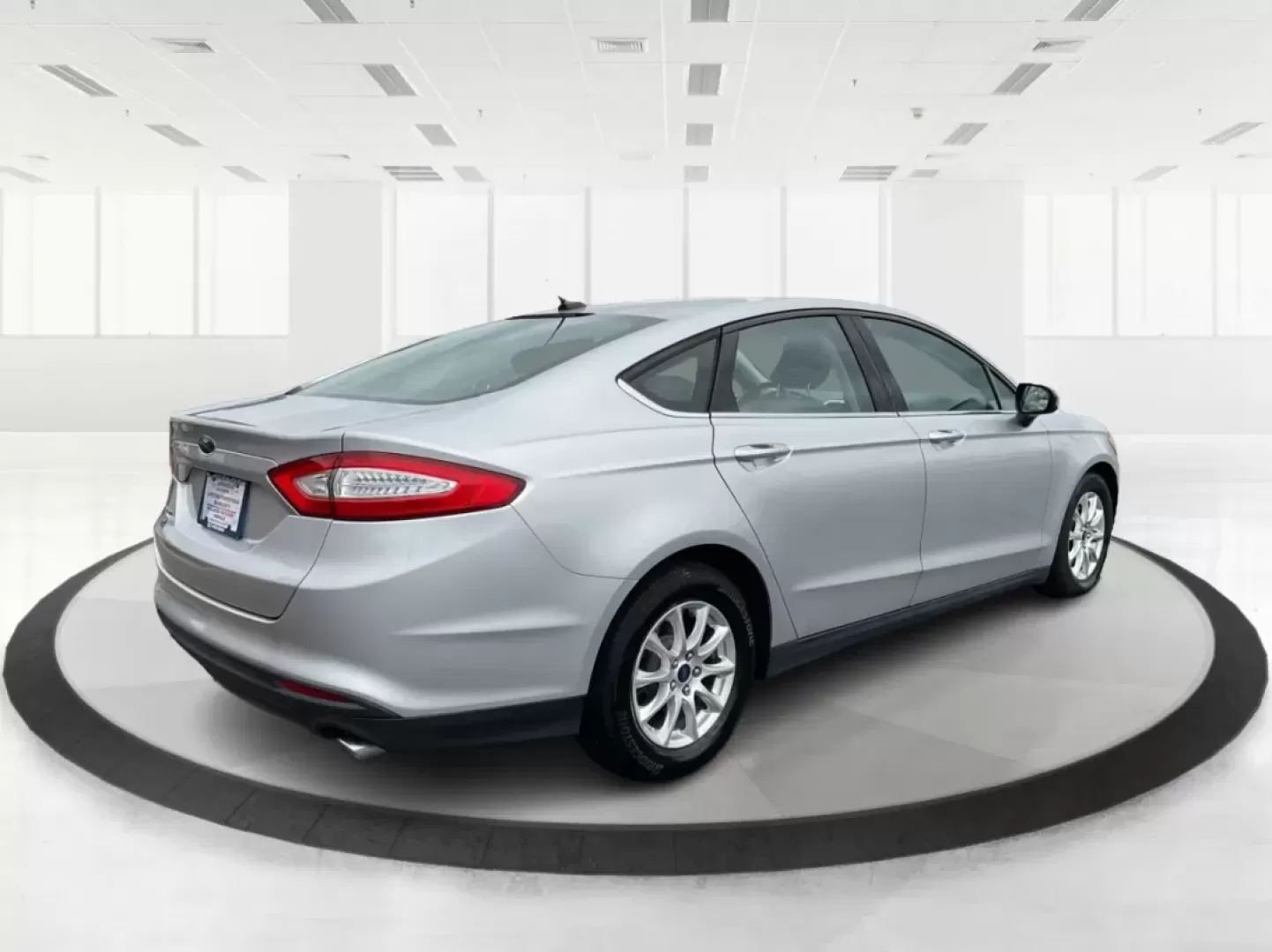 2016 Ford Fusion S (3FA6P0G72GR) with an Duratec 2.5L I-4 DOHC engine, located at 1230 East Main St, Xenia, OH, 45385, (937) 908-9800, 39.688026, -83.910172 - Discover the perfect blend of style, comfort, and reliability with this **2016 Ford Fusion**-ideal for your daily commutes, family outings, or weekend adventures. If you're searching for a dependable sedan that won't break the bank, this vehicle is just what you need. It's great for growing families - Photo#2