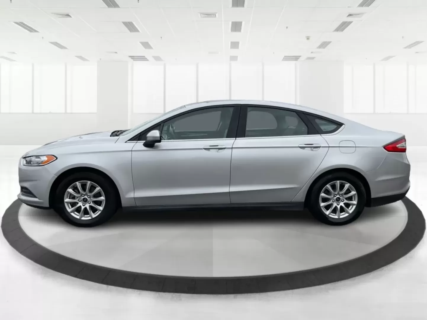 2016 Ford Fusion S (3FA6P0G72GR) with an Duratec 2.5L I-4 DOHC engine, located at 1230 East Main St, Xenia, OH, 45385, (937) 908-9800, 39.688026, -83.910172 - Discover the perfect blend of style, comfort, and reliability with this **2016 Ford Fusion**-ideal for your daily commutes, family outings, or weekend adventures. If you're searching for a dependable sedan that won't break the bank, this vehicle is just what you need. It's great for growing families - Photo#5
