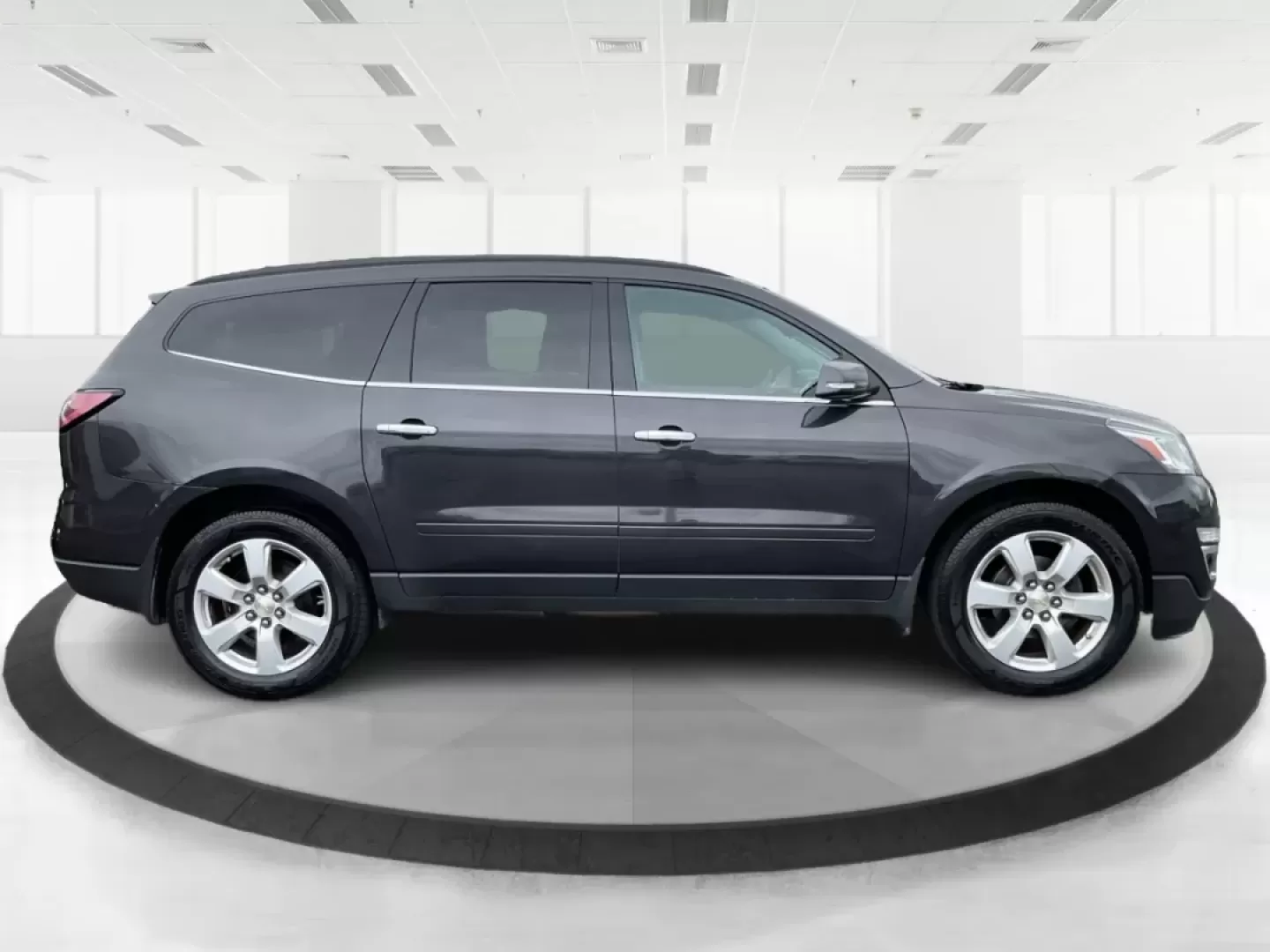 2017 Chevrolet Traverse 1LT (1GNKVGKD4HJ) with an 3.6L V-6 gasoline direct injection engine, located at 880 E. National Road, Vandalia, OH, 45377, (937) 908-9800, 39.891918, -84.183594 - **Explore Your Next Adventure in the 2017 Chevrolet Traverse at Advantage Car and Credit - Vandalia!**<br /> <br /> Are you ready to elevate your family's road trips or weekend adventures? The 2017 Chevrolet Traverse is designed for those who love the open road and need a spacious utility vehicle th - Photo#1