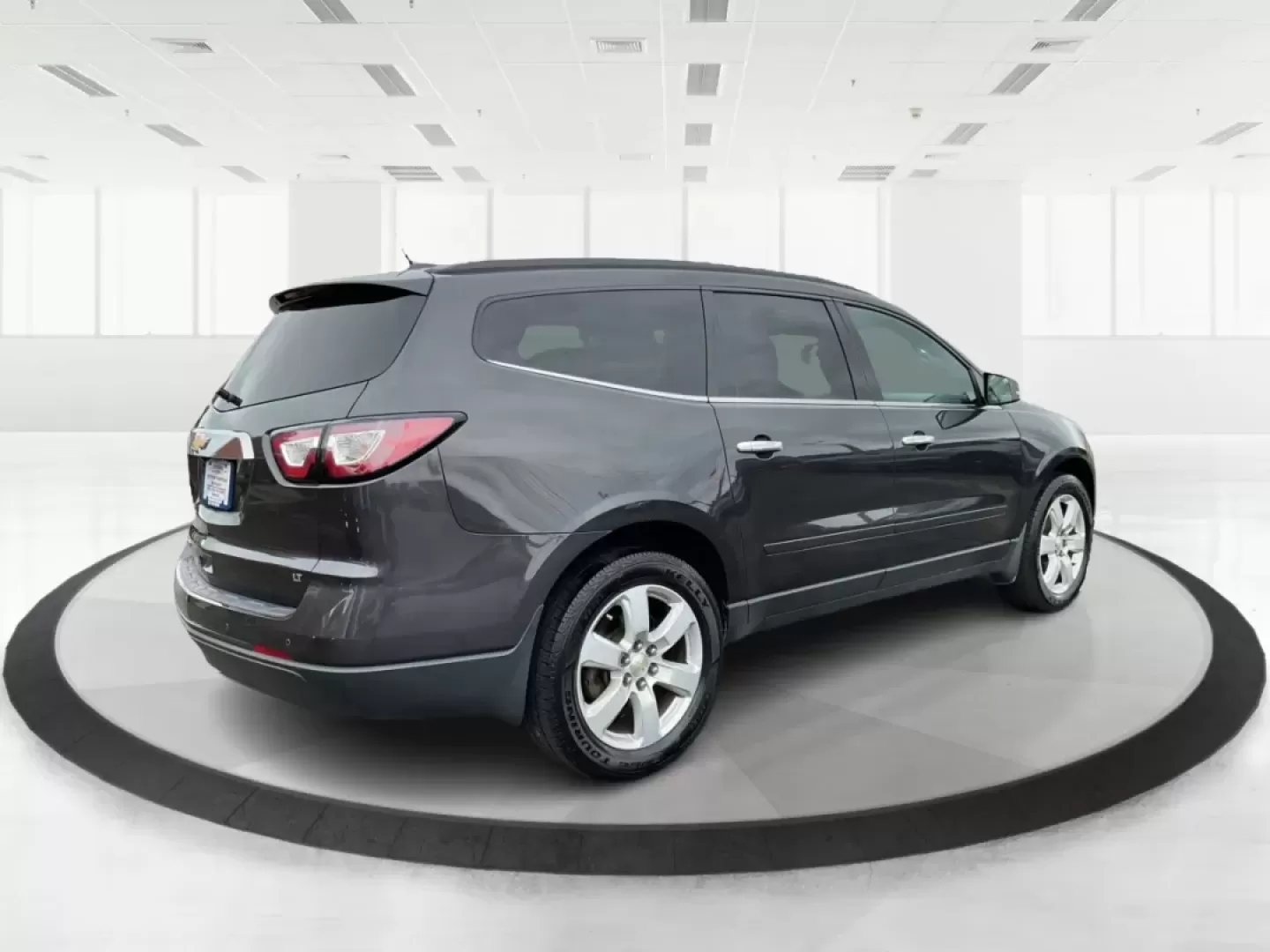 2017 Chevrolet Traverse 1LT (1GNKVGKD4HJ) with an 3.6L V-6 gasoline direct injection engine, located at 880 E. National Road, Vandalia, OH, 45377, (937) 908-9800, 39.891918, -84.183594 - **Explore Your Next Adventure in the 2017 Chevrolet Traverse at Advantage Car and Credit - Vandalia!**<br /> <br /> Are you ready to elevate your family's road trips or weekend adventures? The 2017 Chevrolet Traverse is designed for those who love the open road and need a spacious utility vehicle th - Photo#2