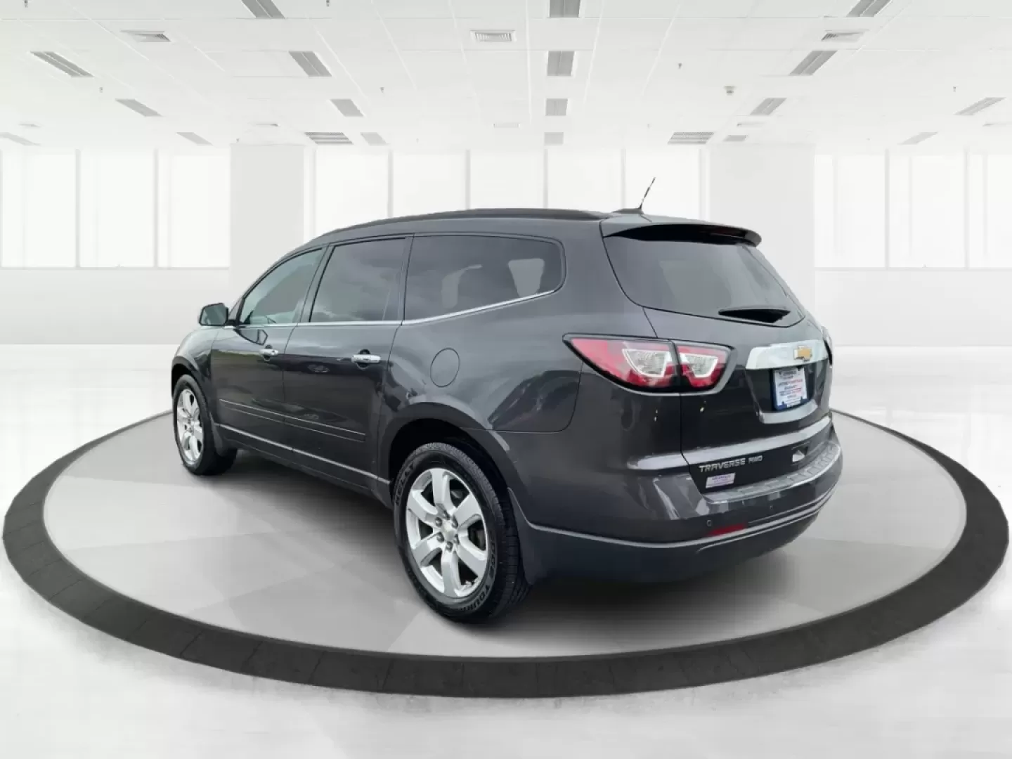 2017 Chevrolet Traverse 1LT (1GNKVGKD4HJ) with an 3.6L V-6 gasoline direct injection engine, located at 880 E. National Road, Vandalia, OH, 45377, (937) 908-9800, 39.891918, -84.183594 - **Explore Your Next Adventure in the 2017 Chevrolet Traverse at Advantage Car and Credit - Vandalia!**<br /> <br /> Are you ready to elevate your family's road trips or weekend adventures? The 2017 Chevrolet Traverse is designed for those who love the open road and need a spacious utility vehicle th - Photo#4
