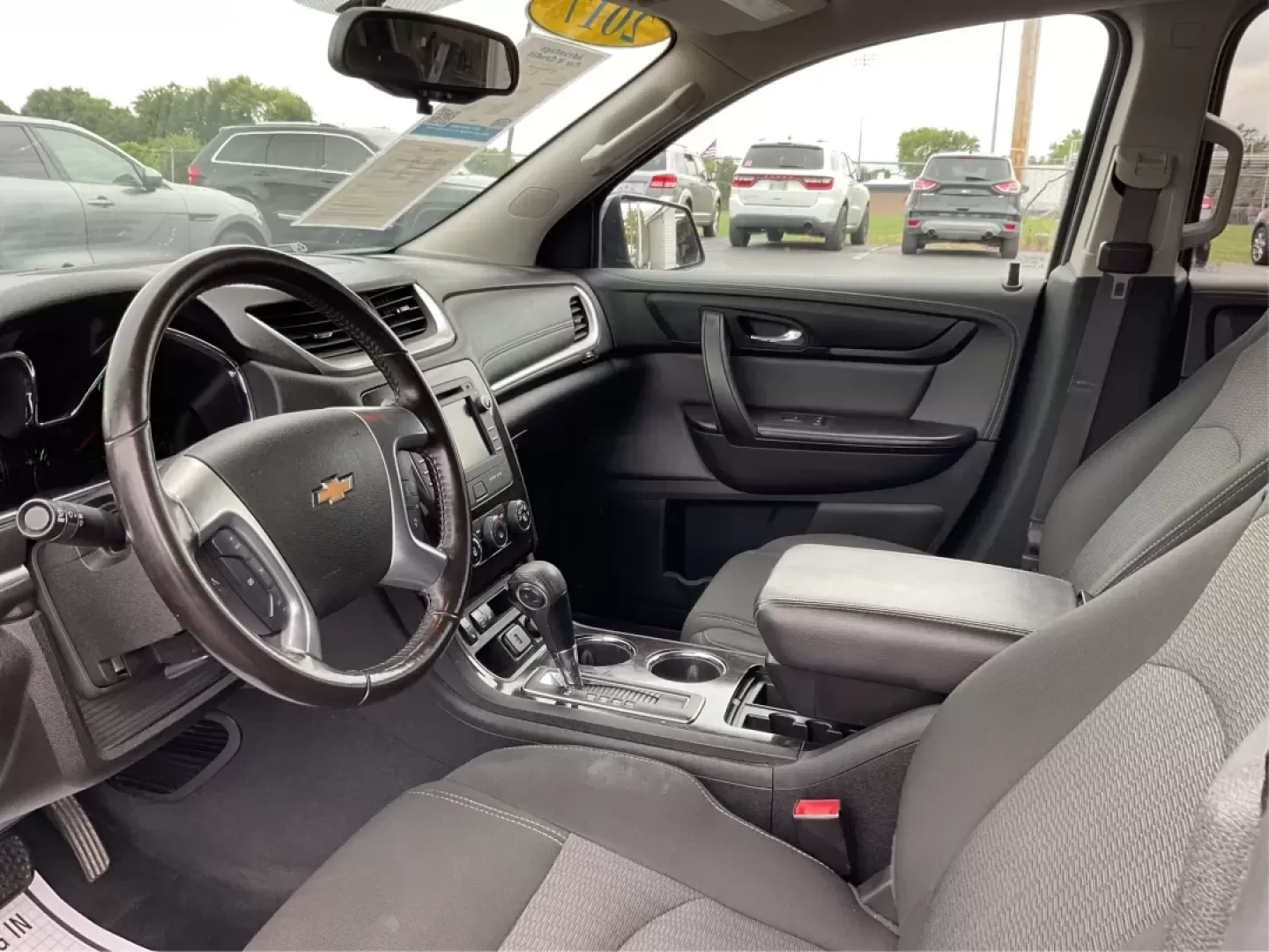 2017 Chevrolet Traverse 1LT (1GNKVGKD4HJ) with an 3.6L V-6 gasoline direct injection engine, located at 880 E. National Road, Vandalia, OH, 45377, (937) 908-9800, 39.891918, -84.183594 - **Explore Your Next Adventure in the 2017 Chevrolet Traverse at Advantage Car and Credit - Vandalia!**<br /> <br /> Are you ready to elevate your family's road trips or weekend adventures? The 2017 Chevrolet Traverse is designed for those who love the open road and need a spacious utility vehicle th - Photo#9