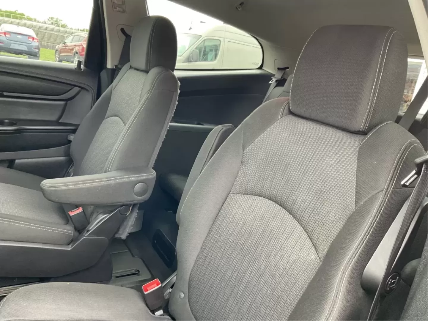 2017 Chevrolet Traverse 1LT (1GNKVGKD4HJ) with an 3.6L V-6 gasoline direct injection engine, located at 880 E. National Road, Vandalia, OH, 45377, (937) 908-9800, 39.891918, -84.183594 - **Explore Your Next Adventure in the 2017 Chevrolet Traverse at Advantage Car and Credit - Vandalia!**<br /> <br /> Are you ready to elevate your family's road trips or weekend adventures? The 2017 Chevrolet Traverse is designed for those who love the open road and need a spacious utility vehicle th - Photo#10
