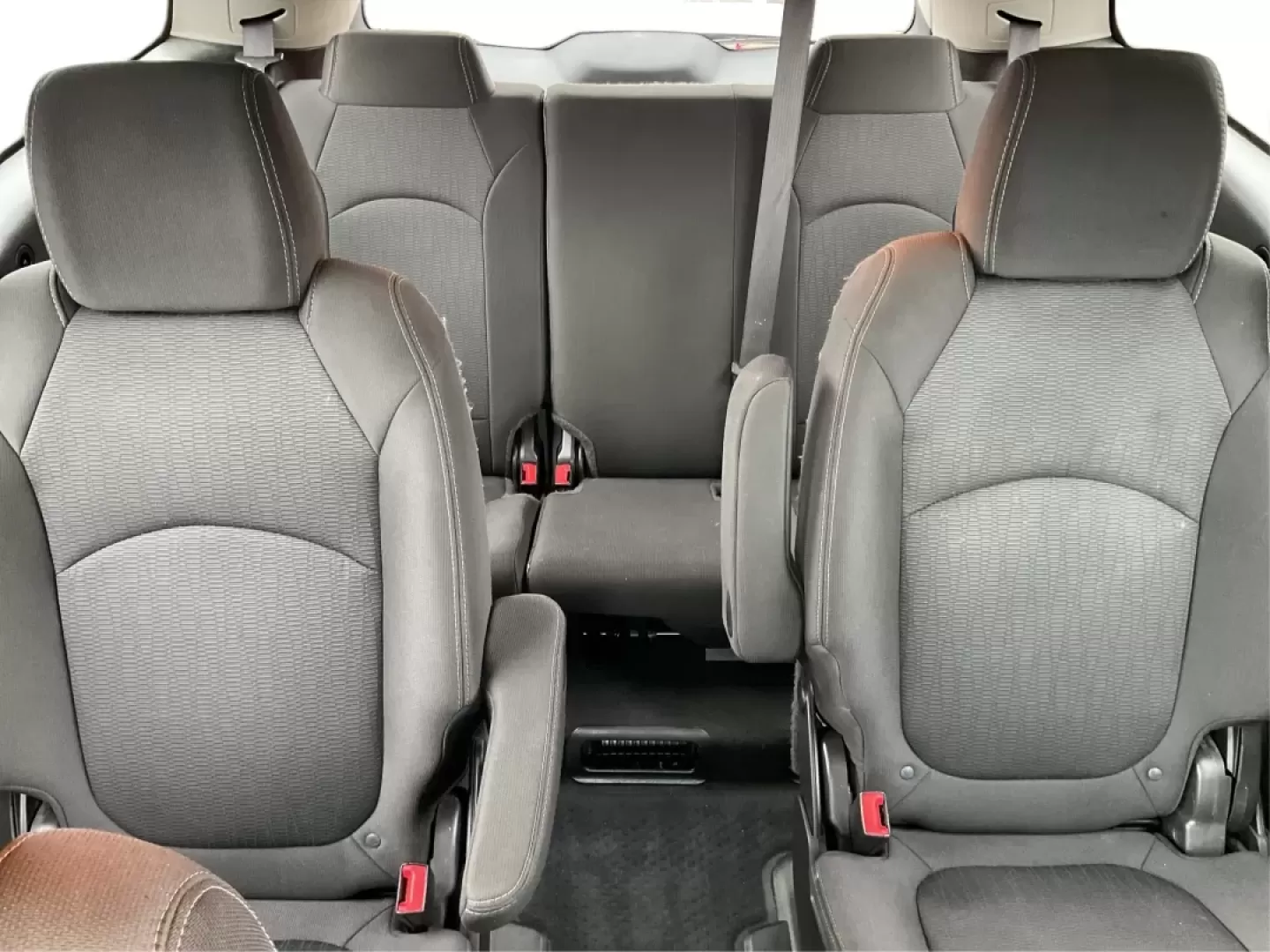 2017 Chevrolet Traverse 1LT (1GNKVGKD4HJ) with an 3.6L V-6 gasoline direct injection engine, located at 880 E. National Road, Vandalia, OH, 45377, (937) 908-9800, 39.891918, -84.183594 - **Explore Your Next Adventure in the 2017 Chevrolet Traverse at Advantage Car and Credit - Vandalia!**<br /> <br /> Are you ready to elevate your family's road trips or weekend adventures? The 2017 Chevrolet Traverse is designed for those who love the open road and need a spacious utility vehicle th - Photo#14