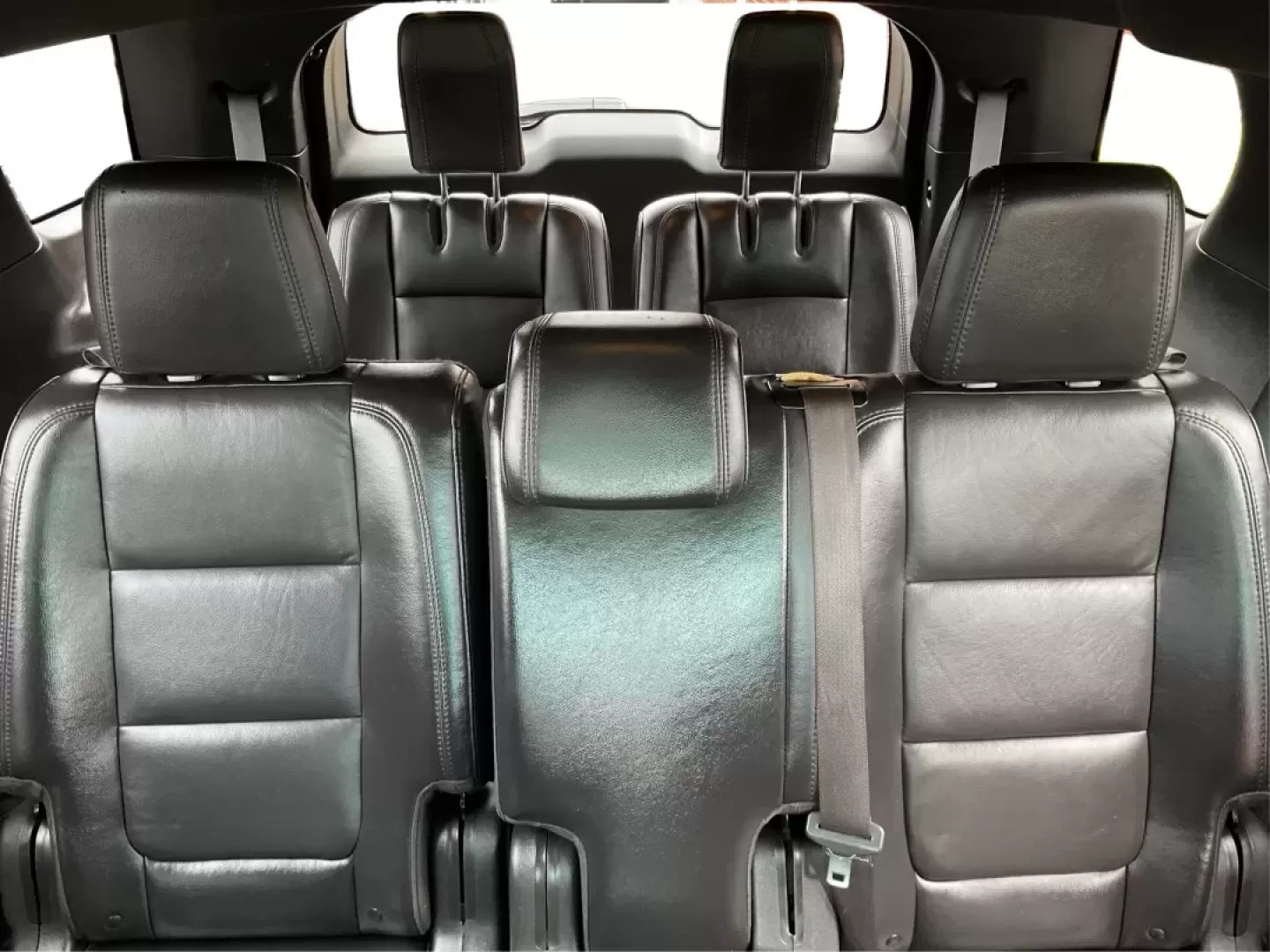 2015 Ford Explorer XLT (1FM5K8D83FG) with an 3.5L V-6 DOHC engine, located at 880 E. National Road, Vandalia, OH, 45377, (937) 908-9800, 39.891918, -84.183594 - **Discover Adventure in the 2015 Ford Explorer XLT Ideal for Family Road Trips and Weekend Getaways!** <br /> <br /> At Advantage Car and Credit Vandalia, we know how important it is to have a reliable and spacious vehicle that fits your active lifestyle. Whether you're planning a family road trip - Photo#14
