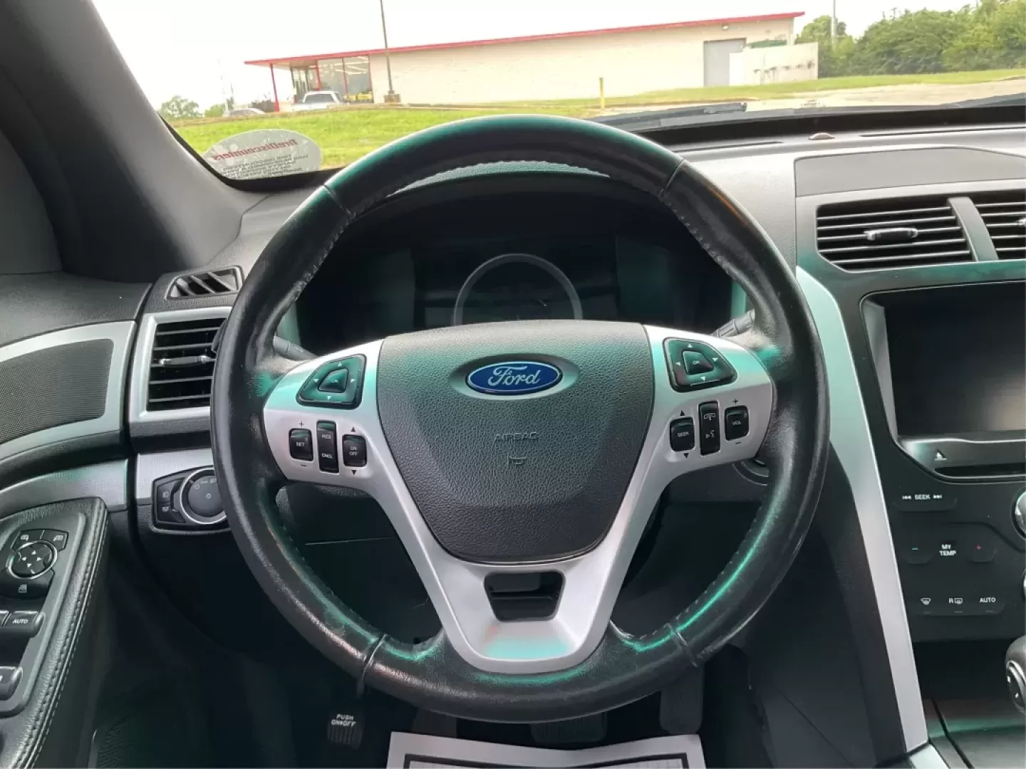 2015 Ford Explorer XLT (1FM5K8D83FG) with an 3.5L V-6 DOHC engine, located at 880 E. National Road, Vandalia, OH, 45377, (937) 908-9800, 39.891918, -84.183594 - **Discover Adventure in the 2015 Ford Explorer XLT Ideal for Family Road Trips and Weekend Getaways!** <br /> <br /> At Advantage Car and Credit Vandalia, we know how important it is to have a reliable and spacious vehicle that fits your active lifestyle. Whether you're planning a family road trip - Photo#16