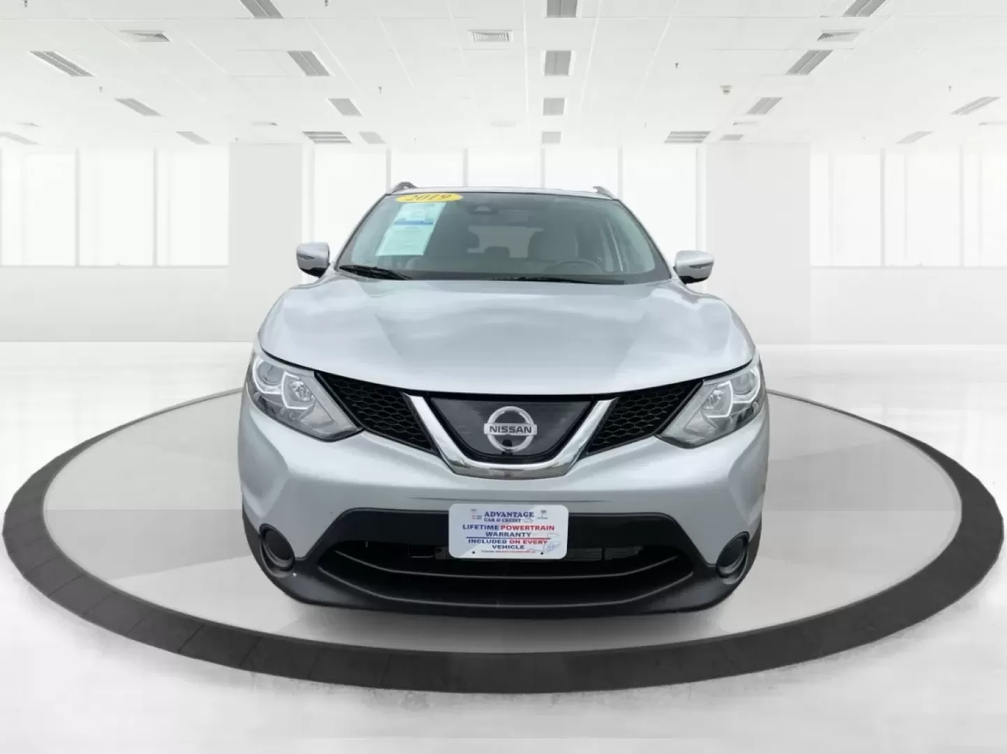 2019 Nissan Rogue SV (JN1BJ1CR3KW) with an 2L I-4 gasoline direct injection engine, located at 4508 South Dixie Dr, Moraine, OH, 45439, (937) 908-9800, 39.689976, -84.218452 - Imagine hitting the open road, the wind in your hair, as you embark on spontaneous weekend adventures or daily commutes-this is the lifestyle that the 2019 Nissan Rogue SV embodies. With its versatile SUV design and impressive features, this vehicle is perfect for anyone looking to elevate their dri - Photo#7