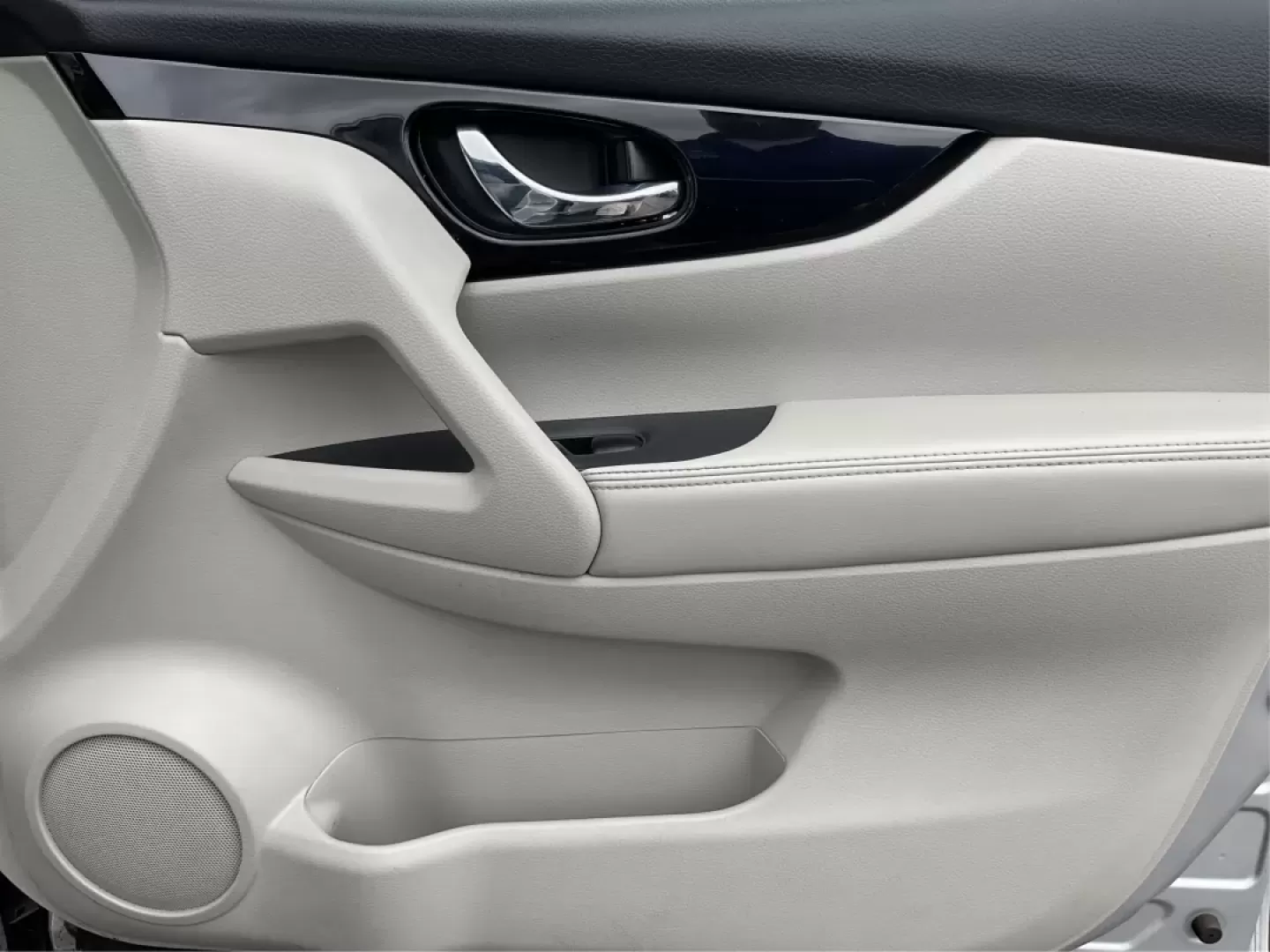 2019 Nissan Rogue SV (JN1BJ1CR3KW) with an 2L I-4 gasoline direct injection engine, located at 4508 South Dixie Dr, Moraine, OH, 45439, (937) 908-9800, 39.689976, -84.218452 - Imagine hitting the open road, the wind in your hair, as you embark on spontaneous weekend adventures or daily commutes-this is the lifestyle that the 2019 Nissan Rogue SV embodies. With its versatile SUV design and impressive features, this vehicle is perfect for anyone looking to elevate their dri - Photo#19