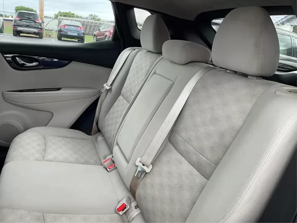 2019 Nissan Rogue SV (JN1BJ1CR3KW) with an 2L I-4 gasoline direct injection engine, CVT transmission, located at 880 E. National Road, Vandalia, OH, 45377, (937) 908-9800, 39.891918, -84.183594 - Imagine hitting the open road, the wind in your hair, as you embark on spontaneous weekend adventures or daily commutes-this is the lifestyle that the 2019 Nissan Rogue SV embodies. With its versatile SUV design and impressive features, this vehicle is perfect for anyone looking to elevate their dri - Photo#10