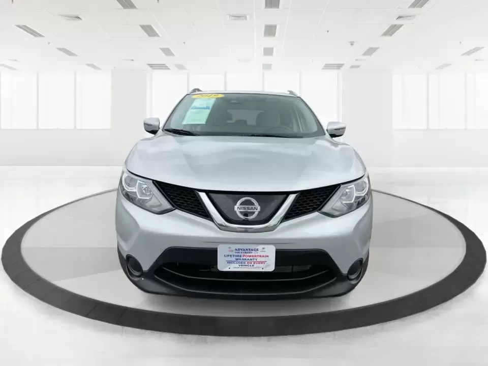 2019 Nissan Rogue SV (JN1BJ1CR3KW) with an 2L I-4 gasoline direct injection engine, CVT transmission, located at 1230 East Main St, Xenia, OH, 45385, (937) 908-9800, 39.688026, -83.910172 - Imagine hitting the open road, the wind in your hair, as you embark on spontaneous weekend adventures or daily commutes-this is the lifestyle that the 2019 Nissan Rogue SV embodies. With its versatile SUV design and impressive features, this vehicle is perfect for anyone looking to elevate their dri - Photo#7