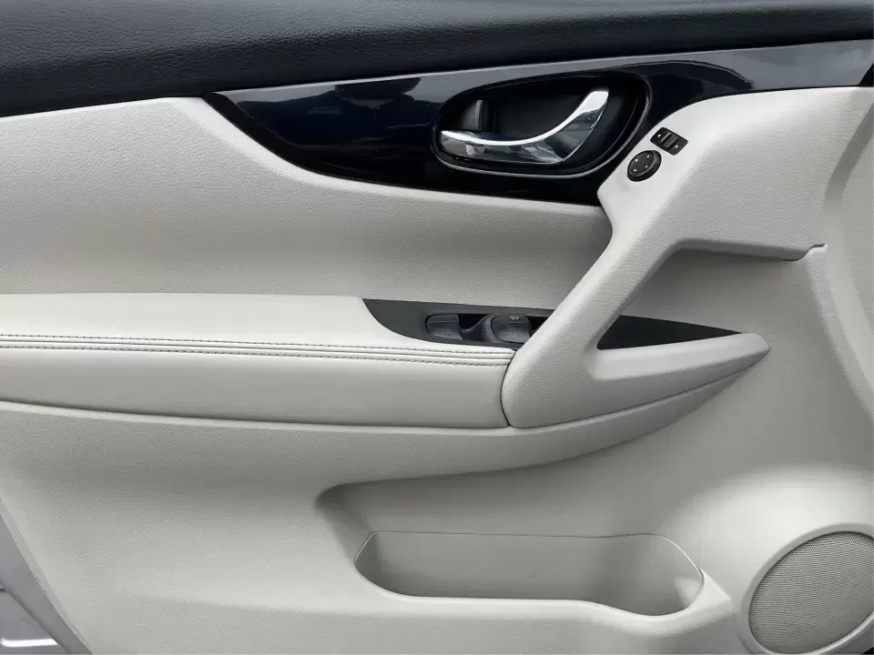 2019 Nissan Rogue SV (JN1BJ1CR3KW) with an 2L I-4 gasoline direct injection engine, CVT transmission, located at 1230 East Main St, Xenia, OH, 45385, (937) 908-9800, 39.688026, -83.910172 - Imagine hitting the open road, the wind in your hair, as you embark on spontaneous weekend adventures or daily commutes-this is the lifestyle that the 2019 Nissan Rogue SV embodies. With its versatile SUV design and impressive features, this vehicle is perfect for anyone looking to elevate their dri - Photo#18