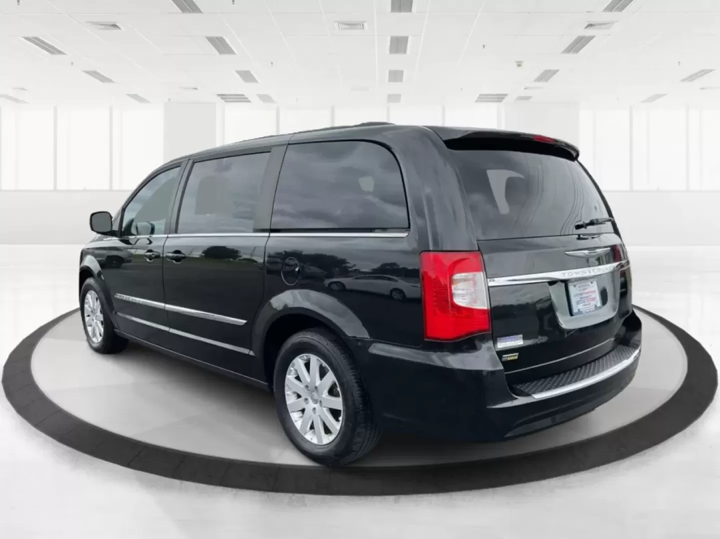 2016 Chrysler Town and Country Touring (2C4RC1BG9GR) with an Pentastar 3.6L V-6 DOHC engine, located at 4508 South Dixie Dr, Moraine, OH, 45439, (937) 908-9800, 39.689976, -84.218452 - **Discover Your Next Family Adventure with the 2016 Chrysler Town and Country Touring!**<br /> <br /> If you're searching for a reliable vehicle that's perfect for family road trips, daily commutes, or weekend getaways, look no further than this stunning 2016 Chrysler Town and Country Touring. W - Photo#4