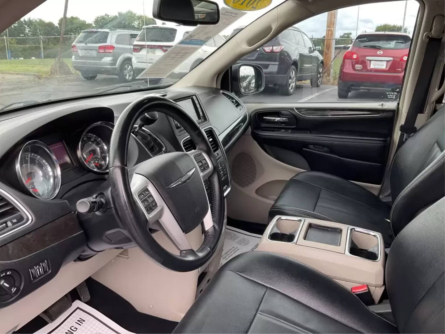 2016 Chrysler Town and Country Touring (2C4RC1BG9GR) with an Pentastar 3.6L V-6 DOHC engine, located at 4508 South Dixie Dr, Moraine, OH, 45439, (937) 908-9800, 39.689976, -84.218452 - **Discover Your Next Family Adventure with the 2016 Chrysler Town and Country Touring!**<br /> <br /> If you're searching for a reliable vehicle that's perfect for family road trips, daily commutes, or weekend getaways, look no further than this stunning 2016 Chrysler Town and Country Touring. W - Photo#9