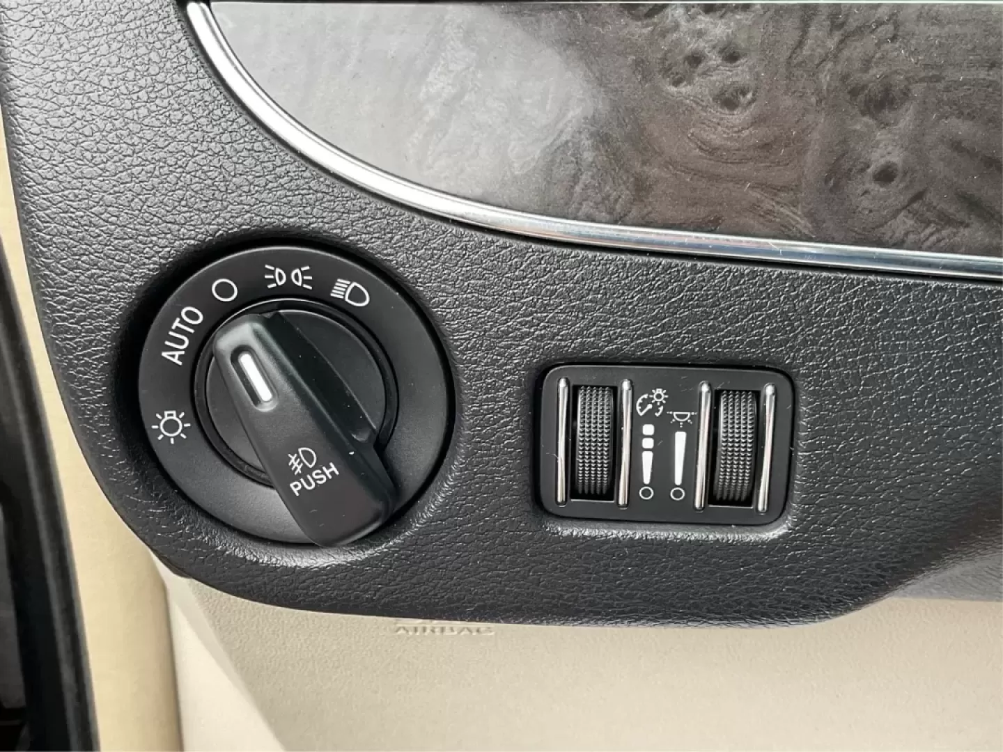 2016 Chrysler Town and Country Touring (2C4RC1BG9GR) with an Pentastar 3.6L V-6 DOHC engine, located at 4508 South Dixie Dr, Moraine, OH, 45439, (937) 908-9800, 39.689976, -84.218452 - **Discover Your Next Family Adventure with the 2016 Chrysler Town and Country Touring!**<br /> <br /> If you're searching for a reliable vehicle that's perfect for family road trips, daily commutes, or weekend getaways, look no further than this stunning 2016 Chrysler Town and Country Touring. W - Photo#17