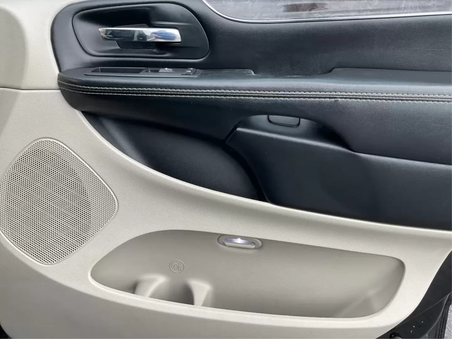 2016 Chrysler Town and Country Touring (2C4RC1BG9GR) with an Pentastar 3.6L V-6 DOHC engine, located at 4508 South Dixie Dr, Moraine, OH, 45439, (937) 908-9800, 39.689976, -84.218452 - **Discover Your Next Family Adventure with the 2016 Chrysler Town and Country Touring!**<br /> <br /> If you're searching for a reliable vehicle that's perfect for family road trips, daily commutes, or weekend getaways, look no further than this stunning 2016 Chrysler Town and Country Touring. W - Photo#20