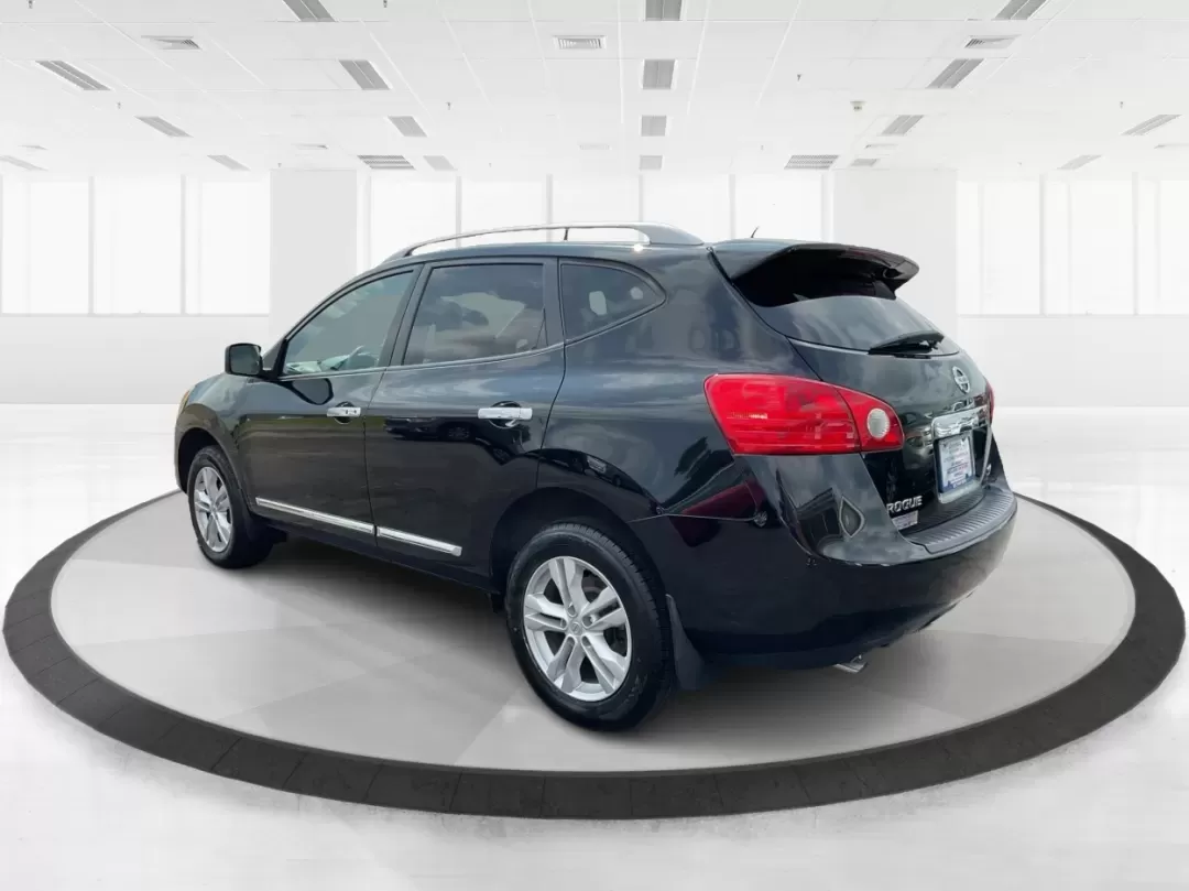 2013 Nissan Rogue SV (JN8AS5MV2DW) with an 2.5L I-4 DOHC engine, located at 1230 East Main St, Xenia, OH, 45385, (937) 908-9800, 39.688026, -83.910172 - **Experience Adventure with This 2013 Nissan Rogue SV at Advantage Car and Credit - Piqua!**<br /> <br /> Are you ready to embark on your next road trip or tackle your daily commute with confidence? The 2013 Nissan Rogue SV is perfect for budget-conscious buyers and growing families alike, offering - Photo#4