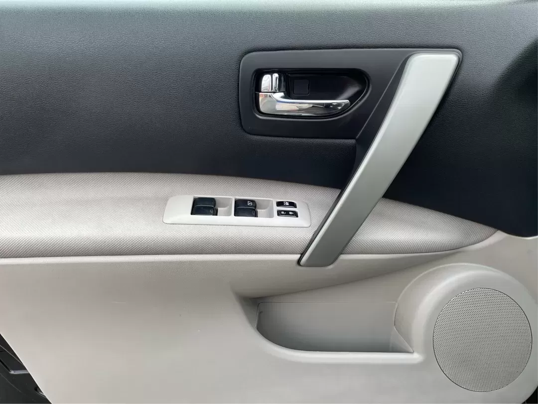 2013 Nissan Rogue SV (JN8AS5MV2DW) with an 2.5L I-4 DOHC engine, located at 1230 East Main St, Xenia, OH, 45385, (937) 908-9800, 39.688026, -83.910172 - **Experience Adventure with This 2013 Nissan Rogue SV at Advantage Car and Credit - Piqua!**<br /> <br /> Are you ready to embark on your next road trip or tackle your daily commute with confidence? The 2013 Nissan Rogue SV is perfect for budget-conscious buyers and growing families alike, offering - Photo#18