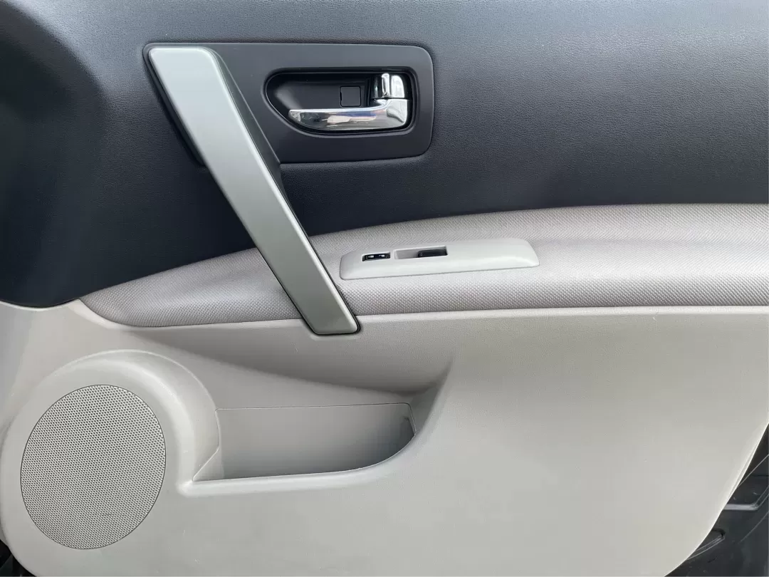 2013 Nissan Rogue SV (JN8AS5MV2DW) with an 2.5L I-4 DOHC engine, located at 1230 East Main St, Xenia, OH, 45385, (937) 908-9800, 39.688026, -83.910172 - **Experience Adventure with This 2013 Nissan Rogue SV at Advantage Car and Credit - Piqua!**<br /> <br /> Are you ready to embark on your next road trip or tackle your daily commute with confidence? The 2013 Nissan Rogue SV is perfect for budget-conscious buyers and growing families alike, offering - Photo#19