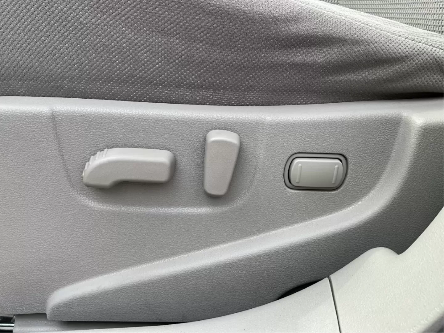 2013 Nissan Rogue SV (JN8AS5MV2DW) with an 2.5L I-4 DOHC engine, located at 8750 N County Rd 25A, Piqua, OH, 45356, (937) 908-9800, 40.164391, -84.232513 - **Experience Adventure with This 2013 Nissan Rogue SV at Advantage Car and Credit - Piqua!**<br /> <br /> Are you ready to embark on your next road trip or tackle your daily commute with confidence? The 2013 Nissan Rogue SV is perfect for budget-conscious buyers and growing families alike, offering - Photo#17