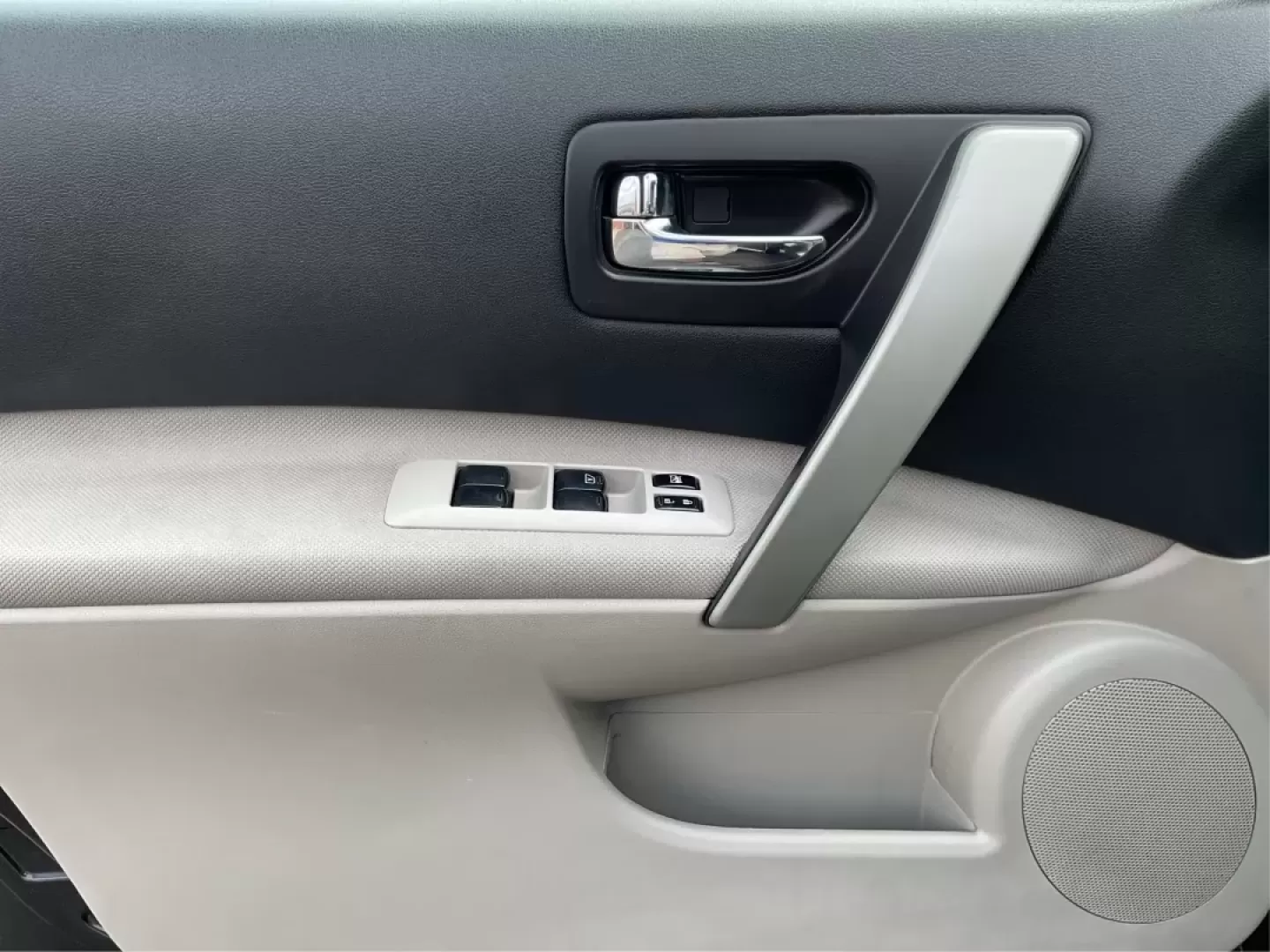2013 Nissan Rogue SV (JN8AS5MV2DW) with an 2.5L I-4 DOHC engine, located at 8750 N County Rd 25A, Piqua, OH, 45356, (937) 908-9800, 40.164391, -84.232513 - **Experience Adventure with This 2013 Nissan Rogue SV at Advantage Car and Credit - Piqua!**<br /> <br /> Are you ready to embark on your next road trip or tackle your daily commute with confidence? The 2013 Nissan Rogue SV is perfect for budget-conscious buyers and growing families alike, offering - Photo#18