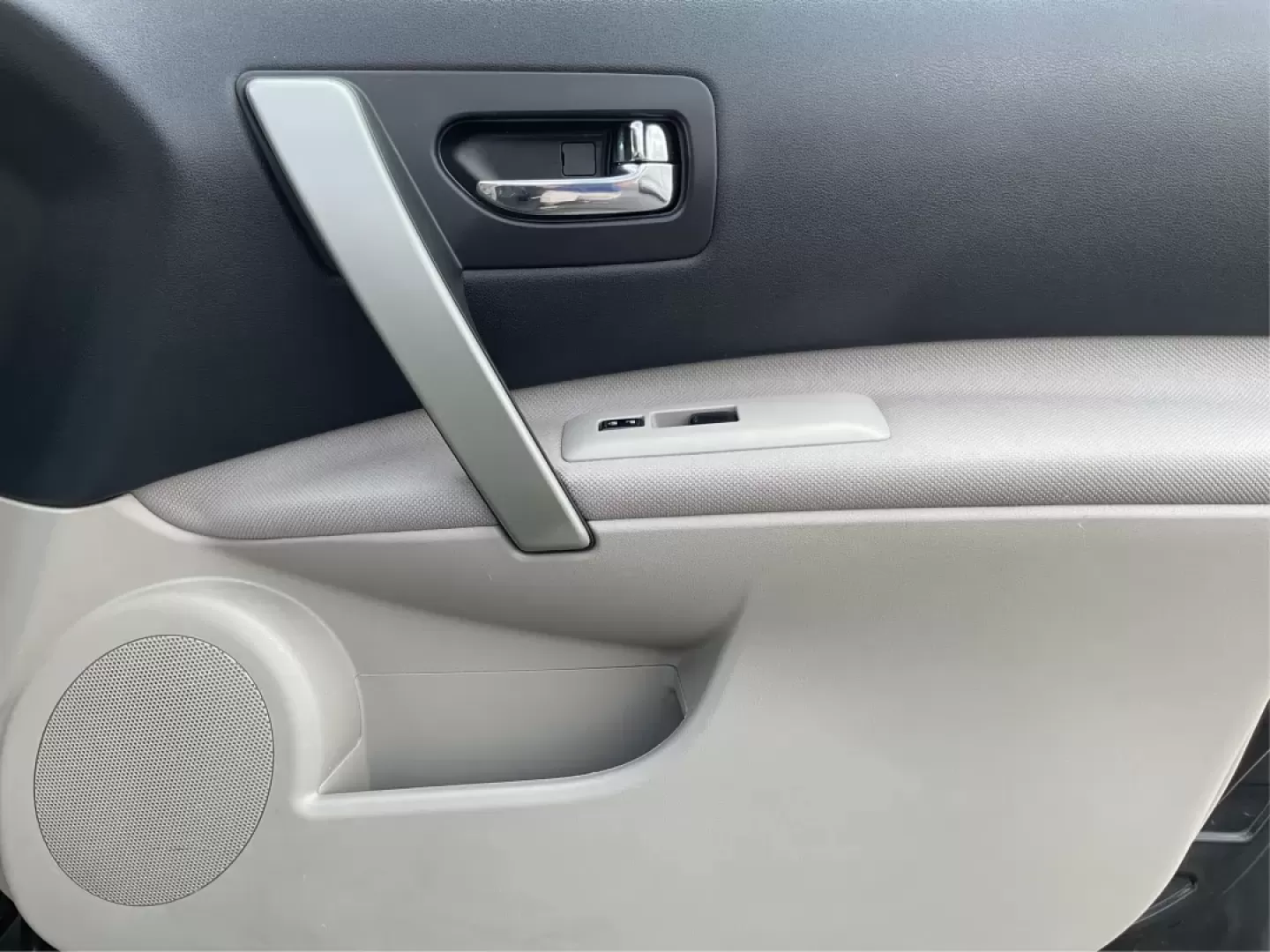 2013 Nissan Rogue SV (JN8AS5MV2DW) with an 2.5L I-4 DOHC engine, located at 8750 N County Rd 25A, Piqua, OH, 45356, (937) 908-9800, 40.164391, -84.232513 - **Experience Adventure with This 2013 Nissan Rogue SV at Advantage Car and Credit - Piqua!**<br /> <br /> Are you ready to embark on your next road trip or tackle your daily commute with confidence? The 2013 Nissan Rogue SV is perfect for budget-conscious buyers and growing families alike, offering - Photo#19