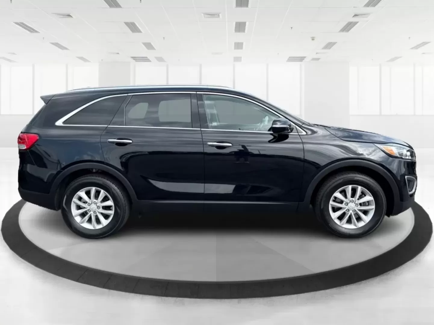 2018 Kia Sorento 2.4L LX (5XYPG4A32JG) with an 2.4L I-4 gasoline direct injection engine, located at 8750 N County Rd 25A, Piqua, OH, 45356, (937) 908-9800, 40.164391, -84.232513 - **Discover the Perfect Family Adventure with the 2018 Kia Sorento at Advantage Car and Credit - Piqua**<br /> <br /> Are you searching for a reliable SUV that seamlessly fits your family's active lifestyle? Look no further! The 2018 Kia Sorento, available now at Advantage Car and Credit in Piqua, OH - Photo#1