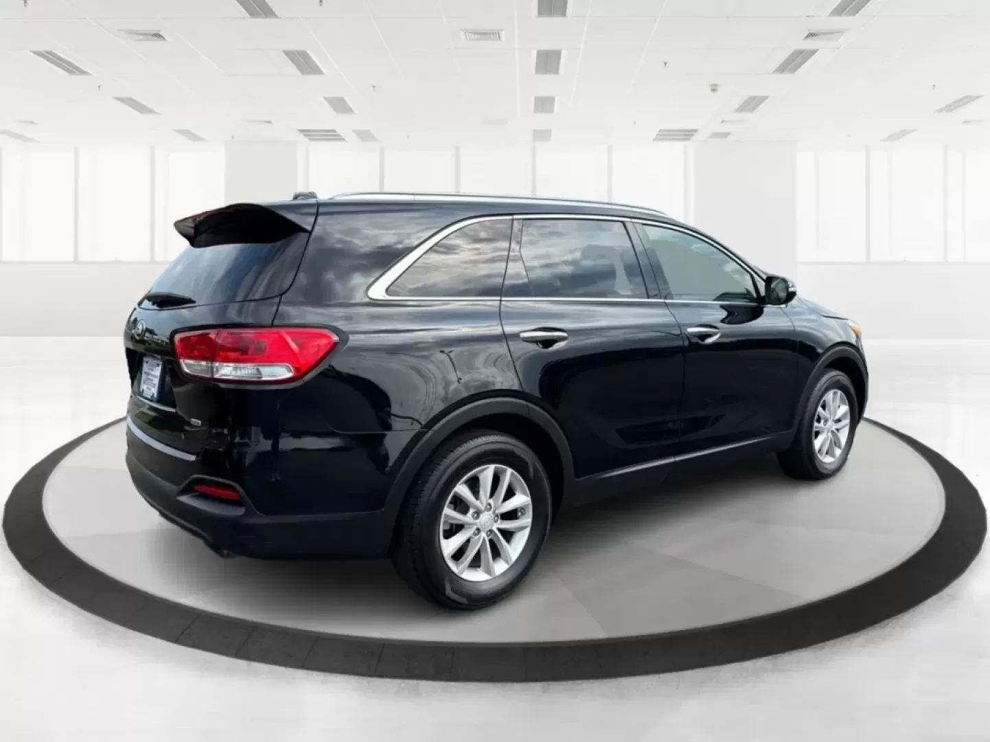 2018 Kia Sorento 2.4L LX (5XYPG4A32JG) with an 2.4L I-4 gasoline direct injection engine, located at 8750 N County Rd 25A, Piqua, OH, 45356, (937) 908-9800, 40.164391, -84.232513 - **Discover the Perfect Family Adventure with the 2018 Kia Sorento at Advantage Car and Credit - Piqua**<br /> <br /> Are you searching for a reliable SUV that seamlessly fits your family's active lifestyle? Look no further! The 2018 Kia Sorento, available now at Advantage Car and Credit in Piqua, OH - Photo#2