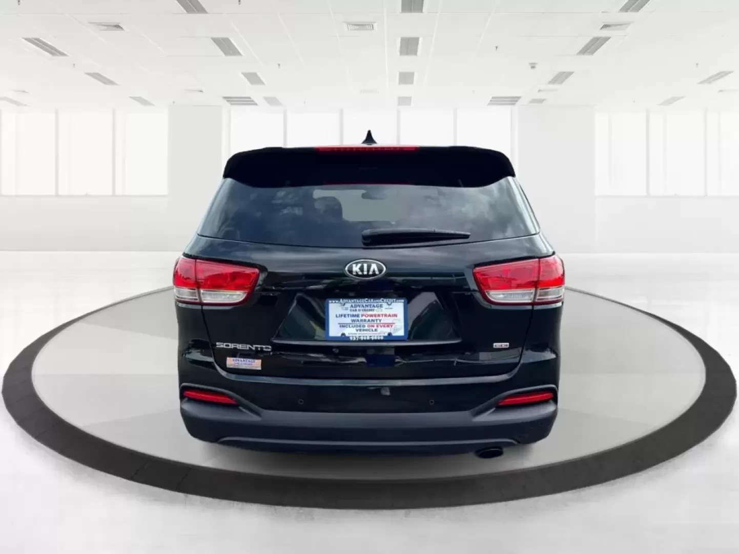 2018 Kia Sorento 2.4L LX (5XYPG4A32JG) with an 2.4L I-4 gasoline direct injection engine, located at 8750 N County Rd 25A, Piqua, OH, 45356, (937) 908-9800, 40.164391, -84.232513 - **Discover the Perfect Family Adventure with the 2018 Kia Sorento at Advantage Car and Credit - Piqua**<br /> <br /> Are you searching for a reliable SUV that seamlessly fits your family's active lifestyle? Look no further! The 2018 Kia Sorento, available now at Advantage Car and Credit in Piqua, OH - Photo#3
