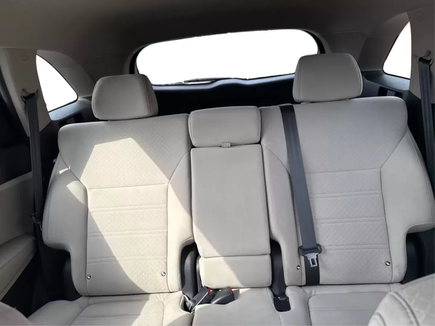 2018 Kia Sorento 2.4L LX (5XYPG4A32JG) with an 2.4L I-4 gasoline direct injection engine, located at 8750 N County Rd 25A, Piqua, OH, 45356, (937) 908-9800, 40.164391, -84.232513 - **Discover the Perfect Family Adventure with the 2018 Kia Sorento at Advantage Car and Credit - Piqua**<br /> <br /> Are you searching for a reliable SUV that seamlessly fits your family's active lifestyle? Look no further! The 2018 Kia Sorento, available now at Advantage Car and Credit in Piqua, OH - Photo#14