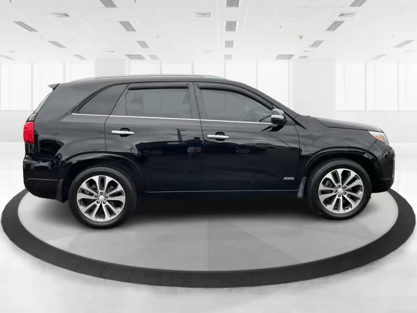 2014 Kia Sorento SX V6 AWD (5XYKWDA72EG) with an 3.3L V6 DOHC 24V engine, 6-Speed Automatic transmission, located at 1184 Kauffman Ave, Fairborn, OH, 45324, (937) 908-9800, 39.807072, -84.030914 - Are you ready to elevate your driving experience and embark on new adventures? Look no further than this stunning 2014 Kia Sorento SX V6 AWD, a robust SUV that's perfect for growing families, weekend explorers, and daily commuters alike. With its impressive blend of comfort, capability, and advanced - Photo#1