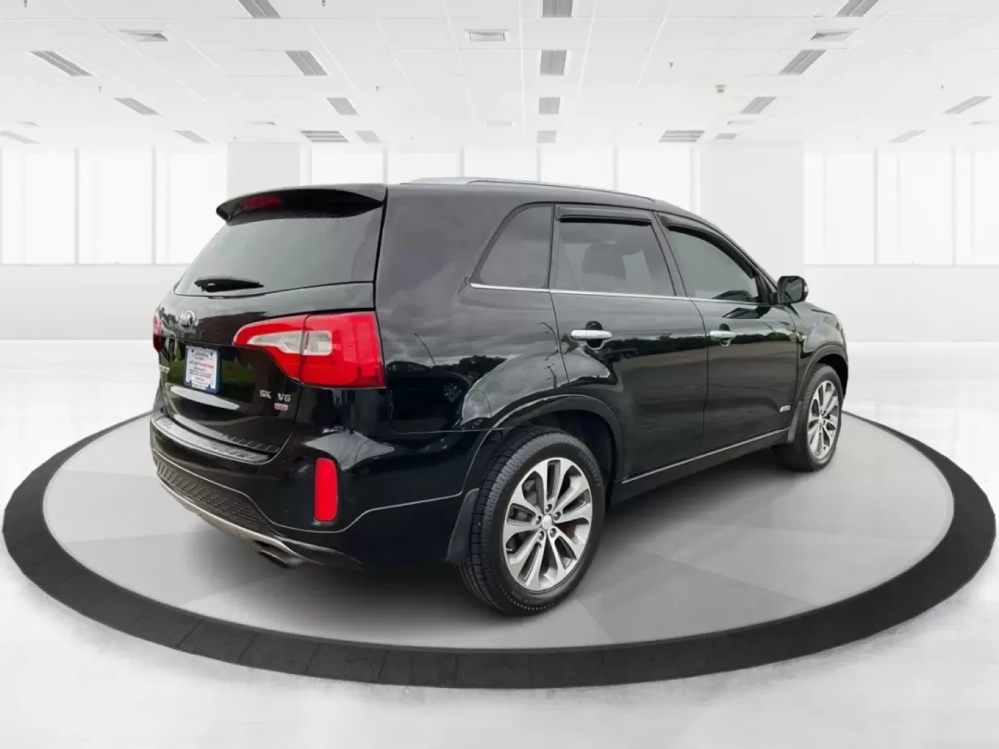 2014 Kia Sorento SX V6 AWD (5XYKWDA72EG) with an 3.3L V6 DOHC 24V engine, 6-Speed Automatic transmission, located at 1184 Kauffman Ave, Fairborn, OH, 45324, (937) 908-9800, 39.807072, -84.030914 - Are you ready to elevate your driving experience and embark on new adventures? Look no further than this stunning 2014 Kia Sorento SX V6 AWD, a robust SUV that's perfect for growing families, weekend explorers, and daily commuters alike. With its impressive blend of comfort, capability, and advanced - Photo#2