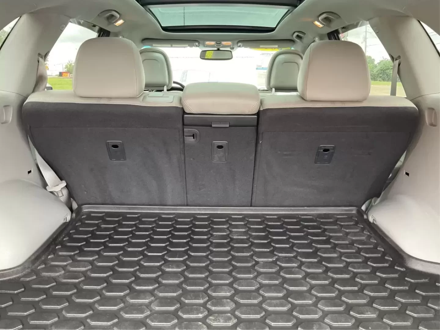 2014 Kia Sorento SX V6 AWD (5XYKWDA72EG) with an 3.3L V6 DOHC 24V engine, 6-Speed Automatic transmission, located at 1184 Kauffman Ave, Fairborn, OH, 45324, (937) 908-9800, 39.807072, -84.030914 - Are you ready to elevate your driving experience and embark on new adventures? Look no further than this stunning 2014 Kia Sorento SX V6 AWD, a robust SUV that's perfect for growing families, weekend explorers, and daily commuters alike. With its impressive blend of comfort, capability, and advanced - Photo#12