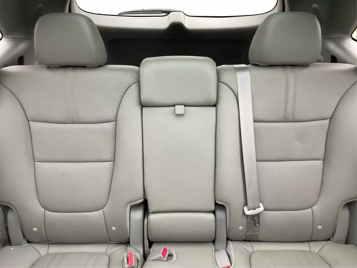 2014 Kia Sorento SX V6 AWD (5XYKWDA72EG) with an 3.3L V6 DOHC 24V engine, 6-Speed Automatic transmission, located at 1184 Kauffman Ave, Fairborn, OH, 45324, (937) 908-9800, 39.807072, -84.030914 - Are you ready to elevate your driving experience and embark on new adventures? Look no further than this stunning 2014 Kia Sorento SX V6 AWD, a robust SUV that's perfect for growing families, weekend explorers, and daily commuters alike. With its impressive blend of comfort, capability, and advanced - Photo#14