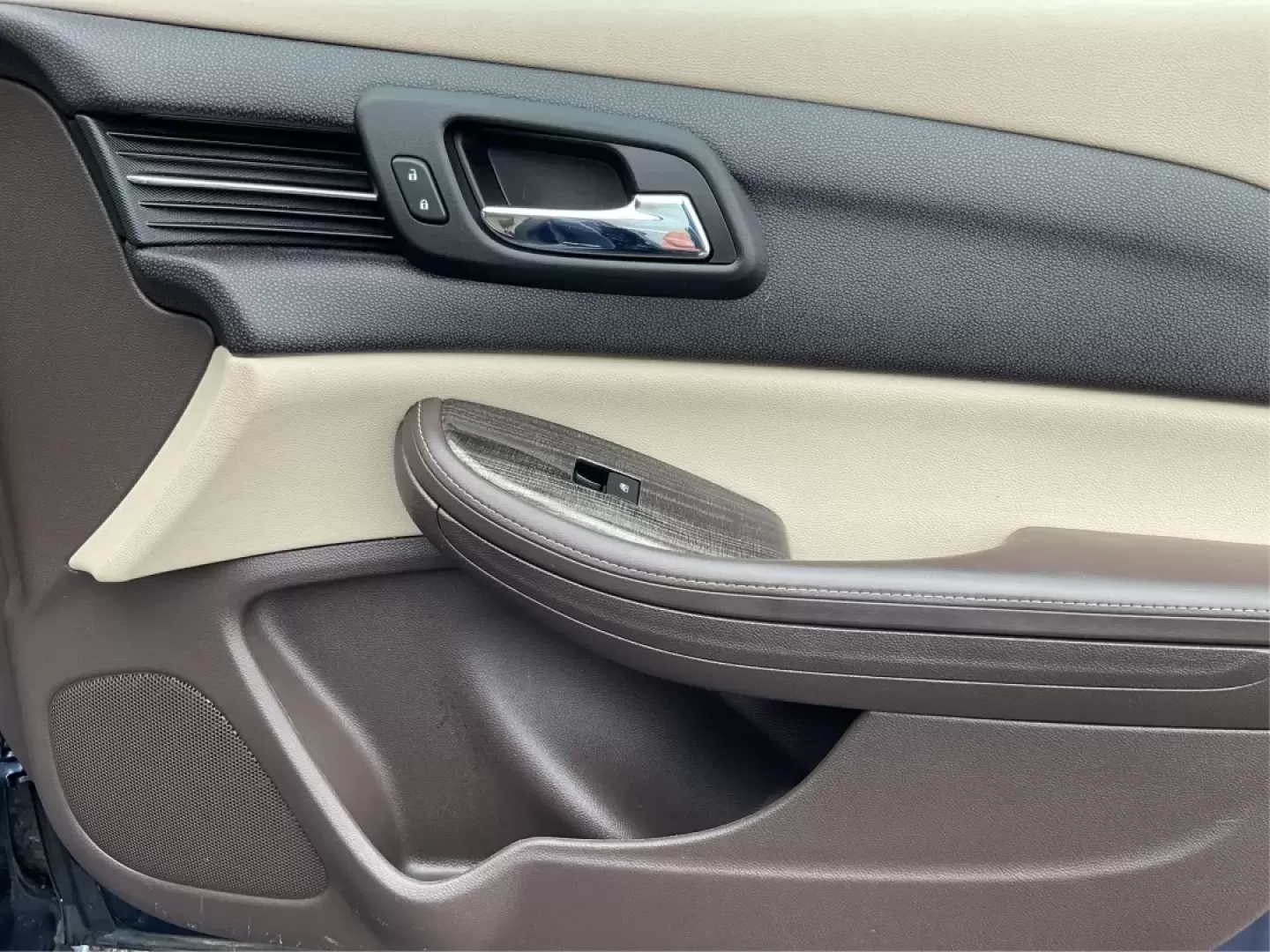 2014 Chevrolet Malibu 2LT (1G11E5SL5EF) with an ECOTEC 2.5L I-4 gasoline direct injection engine, located at 401 Woodman Dr, Riverside, OH, 45431, (937) 908-9800, 39.760899, -84.123421 - Are you searching for a reliable vehicle that can handle daily commutes while still making weekend adventures a breeze? Look no further than this stunning 2014 Chevrolet Malibu 2LT, available now at Advantage Car and Credit in Riverside, OH. With its sleek design and impressive features, this sedan - Photo#20