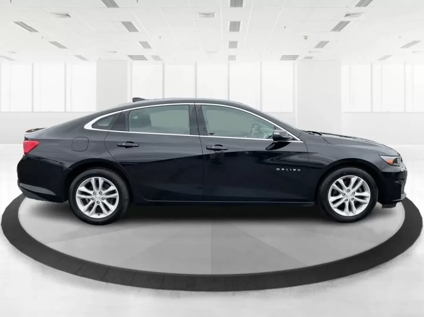 2018 Chevrolet Malibu LT (1G1ZD5ST8JF) with an ECOTEC 1.5L I-4 gasoline direct injection engine, located at 1951 S Dayton Lakeview Rd., New Carlisle, OH, 45344, (937) 908-9800, 39.890999, -84.050255 - **Discover Your Next Adventure with the 2018 Chevrolet Malibu LT at Advantage Car and Credit!**<br /> <br /> Are you ready to elevate your daily commute or family outings with a stylish and reliable sedan? The 2018 Chevrolet Malibu LT is the perfect vehicle for those seeking a balance of comfort, pe - Photo#1