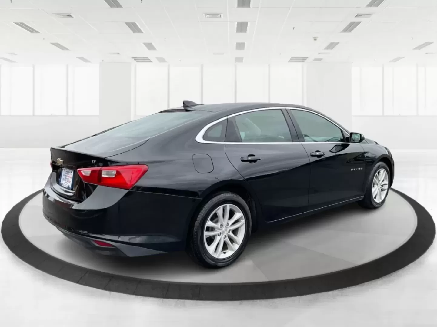 2018 Chevrolet Malibu LT (1G1ZD5ST8JF) with an ECOTEC 1.5L I-4 gasoline direct injection engine, located at 1951 S Dayton Lakeview Rd., New Carlisle, OH, 45344, (937) 908-9800, 39.890999, -84.050255 - **Discover Your Next Adventure with the 2018 Chevrolet Malibu LT at Advantage Car and Credit!**<br /> <br /> Are you ready to elevate your daily commute or family outings with a stylish and reliable sedan? The 2018 Chevrolet Malibu LT is the perfect vehicle for those seeking a balance of comfort, pe - Photo#2