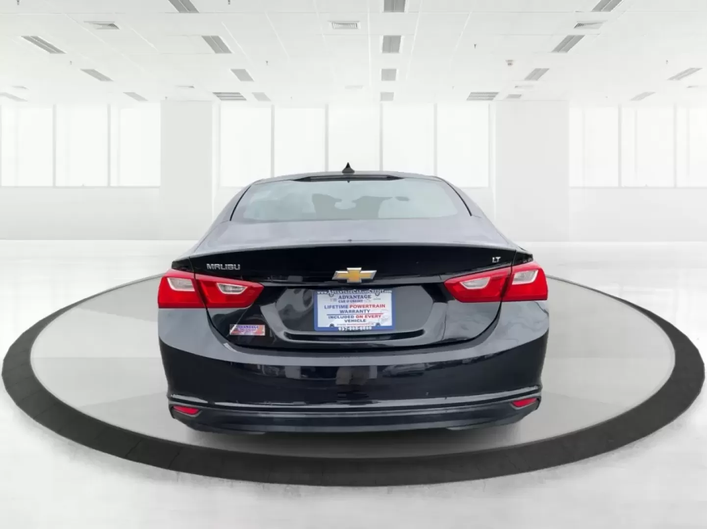 2018 Chevrolet Malibu LT (1G1ZD5ST8JF) with an ECOTEC 1.5L I-4 gasoline direct injection engine, located at 1951 S Dayton Lakeview Rd., New Carlisle, OH, 45344, (937) 908-9800, 39.890999, -84.050255 - **Discover Your Next Adventure with the 2018 Chevrolet Malibu LT at Advantage Car and Credit!**<br /> <br /> Are you ready to elevate your daily commute or family outings with a stylish and reliable sedan? The 2018 Chevrolet Malibu LT is the perfect vehicle for those seeking a balance of comfort, pe - Photo#3