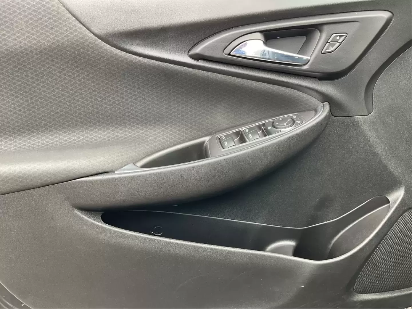 2018 Chevrolet Malibu LT (1G1ZD5ST8JF) with an ECOTEC 1.5L I-4 gasoline direct injection engine, located at 1951 S Dayton Lakeview Rd., New Carlisle, OH, 45344, (937) 908-9800, 39.890999, -84.050255 - **Discover Your Next Adventure with the 2018 Chevrolet Malibu LT at Advantage Car and Credit!**<br /> <br /> Are you ready to elevate your daily commute or family outings with a stylish and reliable sedan? The 2018 Chevrolet Malibu LT is the perfect vehicle for those seeking a balance of comfort, pe - Photo#18