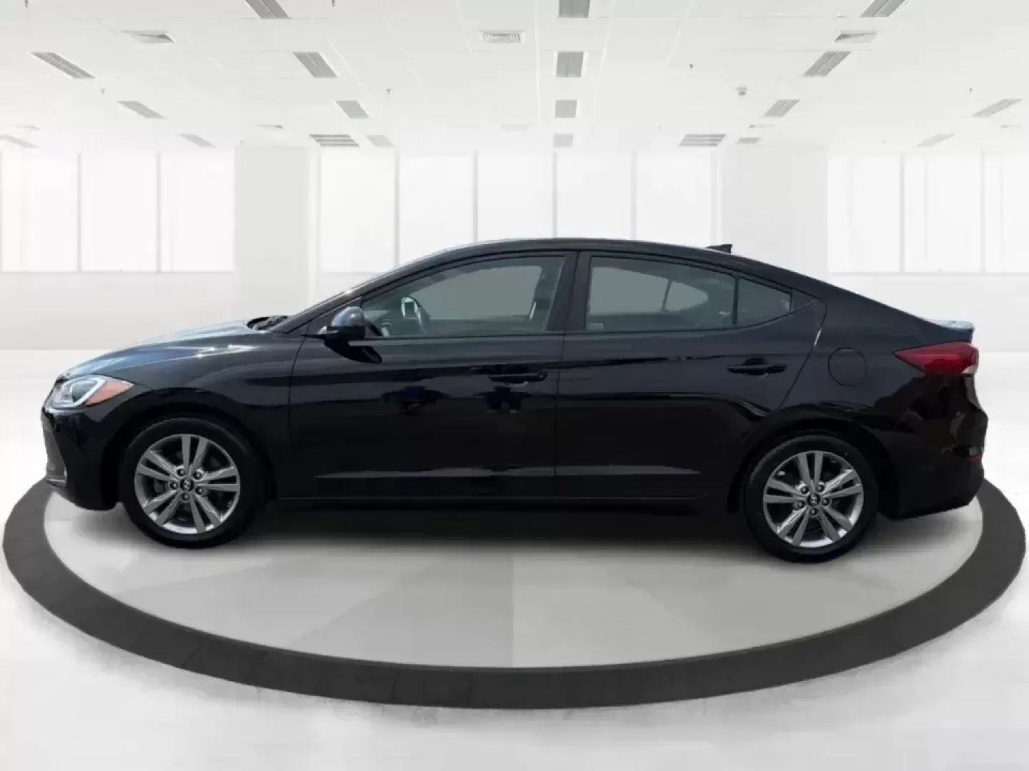 2018 Hyundai Elantra Value Edition (KMHD84LF2JU) with an Nu 2L I-4 DOHC engine, 6A transmission, located at 4508 South Dixie Dr, Moraine, OH, 45439, (937) 908-9800, 39.689976, -84.218452 - Get ready to elevate your daily commute or weekend adventures with the stunning 2018 Hyundai Elantra Value Edition, available now at Advantage Car and Credit in Moraine, OH! Ideal for budget-conscious buyers seeking reliability and style, this sedan stands out with its sleek Black Diamond exterior a - Photo#5