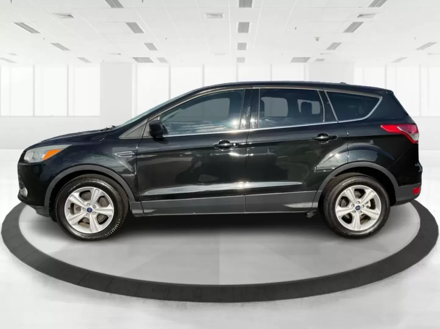2015 Ford Escape SE (1FMCU0G76FU) with an Other engine, located at 4508 South Dixie Dr, Moraine, OH, 45439, (937) 908-9800, 39.689976, -84.218452 - **Discover the Ultimate Family Adventure Vehicle: 2015 Ford Escape SE at Advantage Car and Credit - Piqua**<br /> <br /> Are you ready to elevate your family road trips or weekend adventures? The 2015 Ford Escape SE offers the perfect blend of style, comfort, and utility to meet the demands of an ac - Photo#5