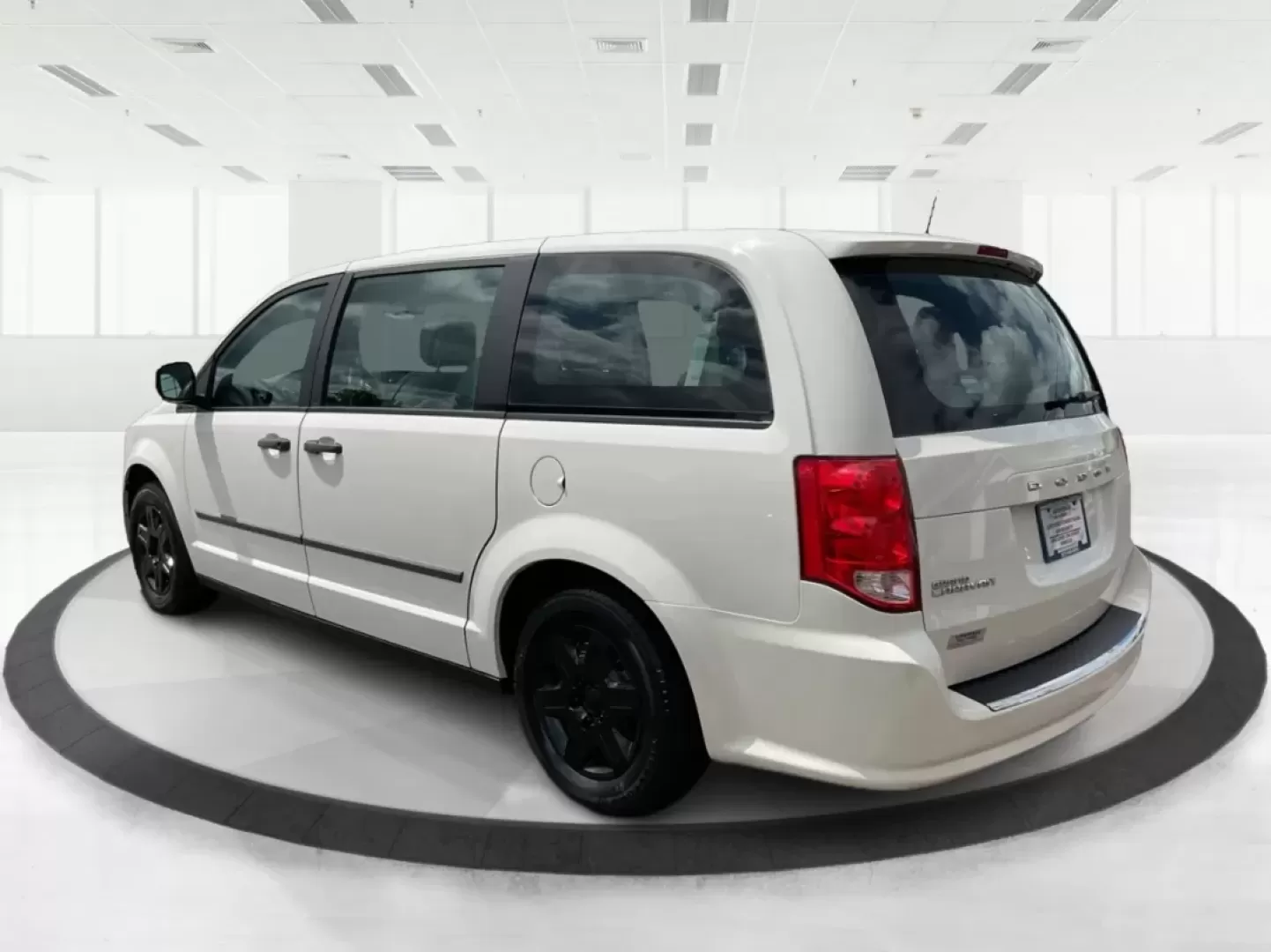 2012 Dodge Grand Caravan SE/AVP (2C4RDGBG2CR) with an 3.6L V-6 DOHC engine, located at 1230 East Main St, Xenia, OH, 45385, (937) 908-9800, 39.688026, -83.910172 - Explore your next adventure with the 2012 Dodge Grand Caravan SE/AVP, expertly designed for growing families and those who love to travel. With ample room for passengers and cargo, this versatile passenger van stands out as an ideal choice for weekend getaways or daily commutes. Whether you're shutt - Photo#4