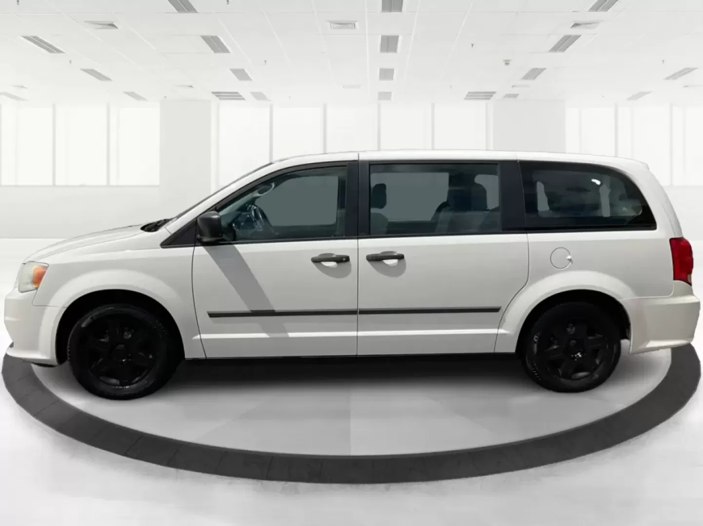 2012 Dodge Grand Caravan SE/AVP (2C4RDGBG2CR) with an 3.6L V-6 DOHC engine, located at 1230 East Main St, Xenia, OH, 45385, (937) 908-9800, 39.688026, -83.910172 - Explore your next adventure with the 2012 Dodge Grand Caravan SE/AVP, expertly designed for growing families and those who love to travel. With ample room for passengers and cargo, this versatile passenger van stands out as an ideal choice for weekend getaways or daily commutes. Whether you're shutt - Photo#5