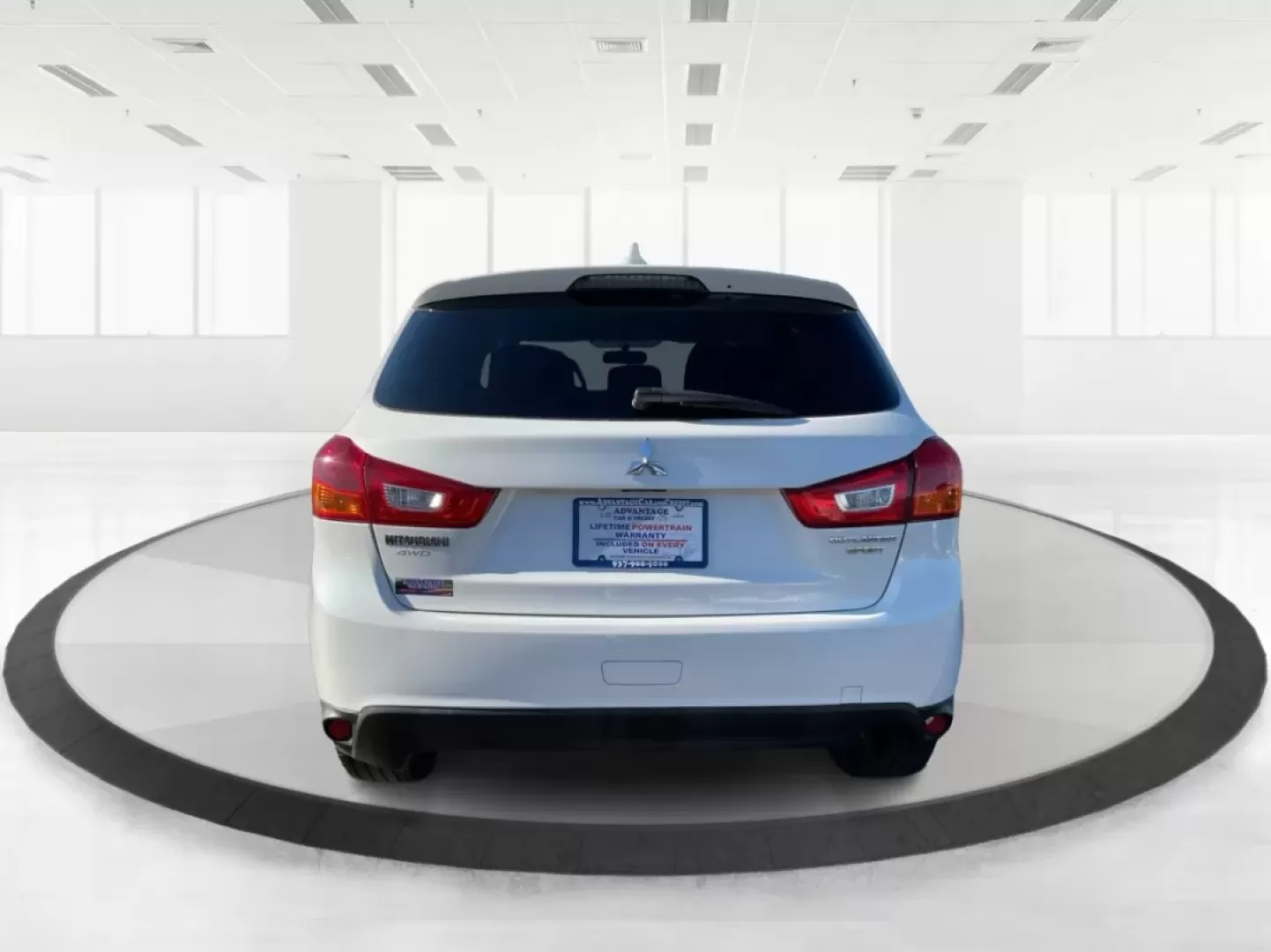 2017 Mitsubishi Outlander 2.0 ES (JA4AR3AU0HZ) with an 2L I-4 DOHC engine, located at 401 Woodman Dr, Riverside, OH, 45431, (937) 908-9800, 39.760899, -84.123421 - **Adventure Awaits with the 2017 Mitsubishi Outlander - Your Perfect Family SUV!**<br /> <br /> At Advantage Car and Credit - Piqua, we understand that your vehicle is more than just a mode of transportation; it's a gateway to adventure, a reliable partner for daily commutes, and a spacious haven fo - Photo#3