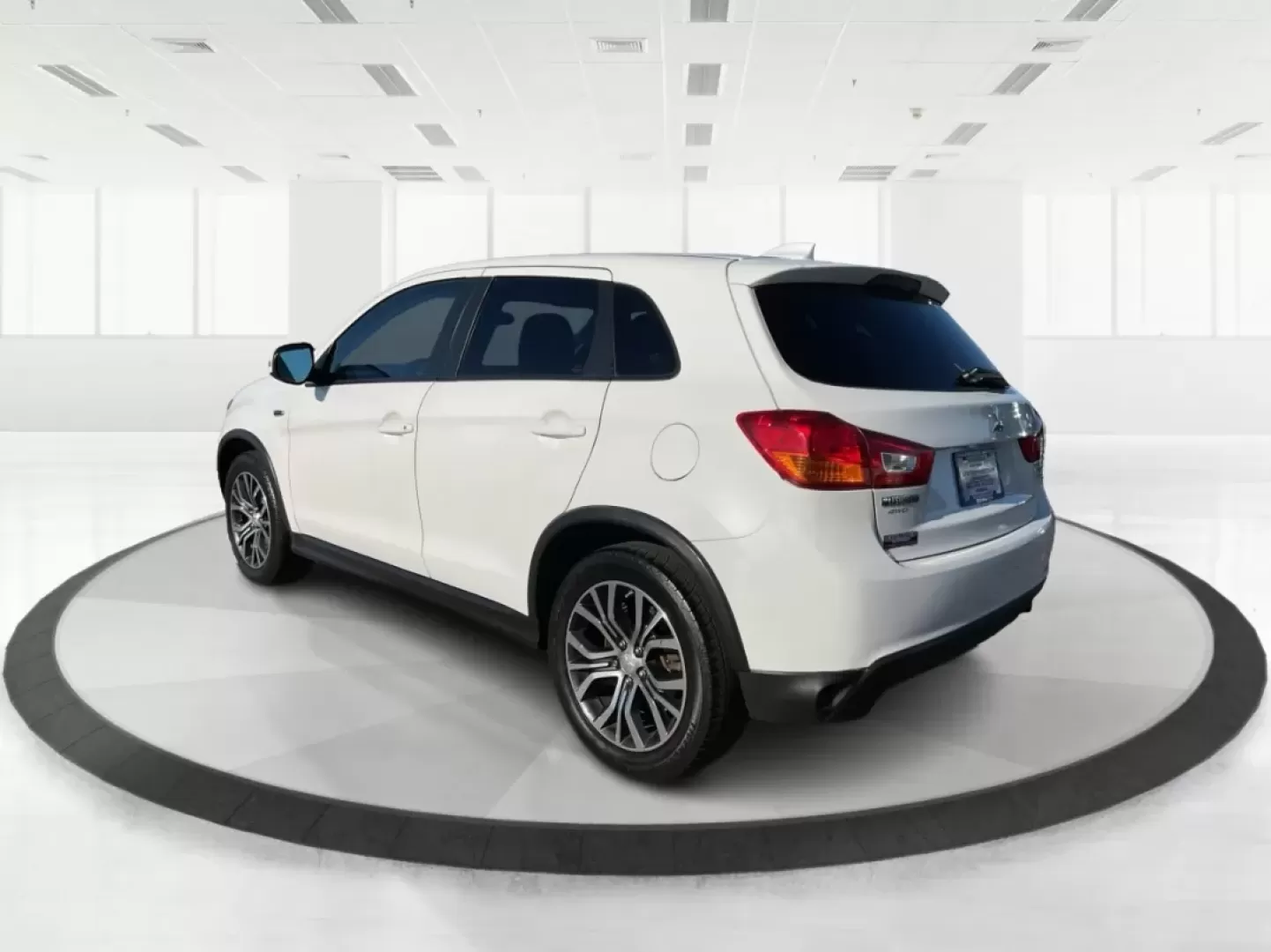 2017 Mitsubishi Outlander 2.0 ES (JA4AR3AU0HZ) with an 2L I-4 DOHC engine, located at 8750 N County Rd 25A, Piqua, OH, 45356, (937) 908-9800, 40.164391, -84.232513 - **Adventure Awaits with the 2017 Mitsubishi Outlander - Your Perfect Family SUV!**<br /> <br /> At Advantage Car and Credit - Piqua, we understand that your vehicle is more than just a mode of transportation; it's a gateway to adventure, a reliable partner for daily commutes, and a spacious haven fo - Photo#4